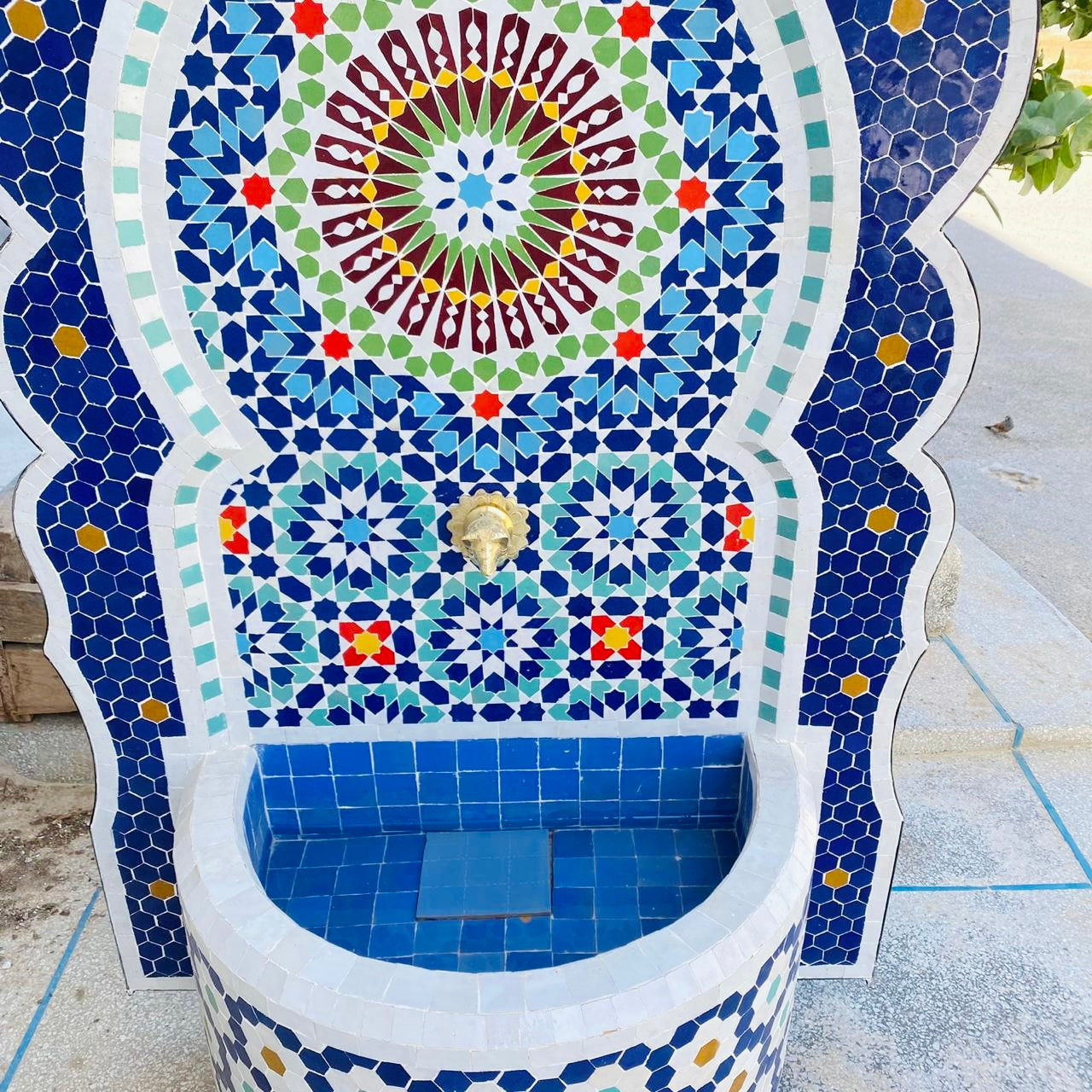 Handcrafted Moroccan Zellige Fountain – A Masterpiece of Art & Functionality