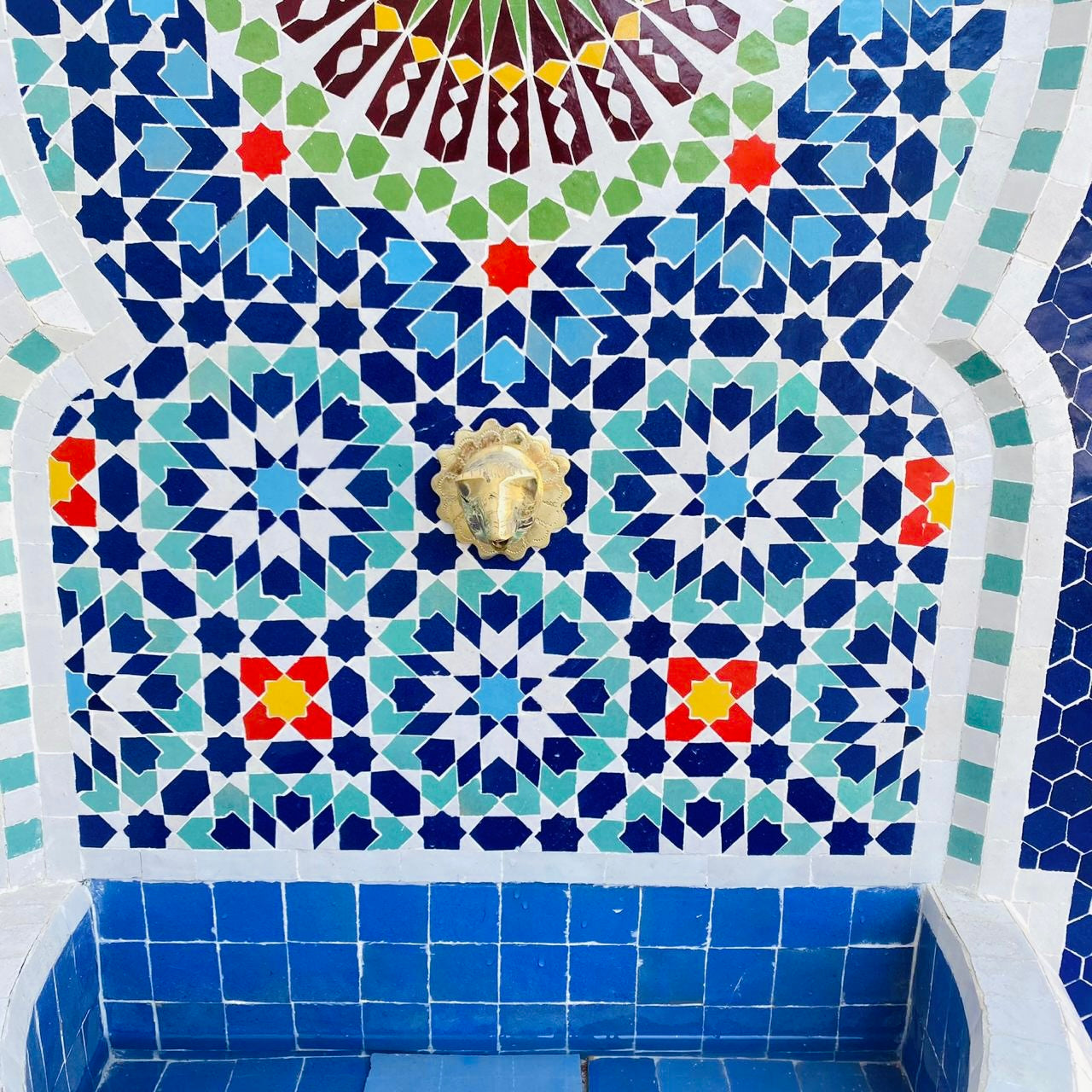 Handcrafted Moroccan Zellige Fountain – A Masterpiece of Art & Functionality