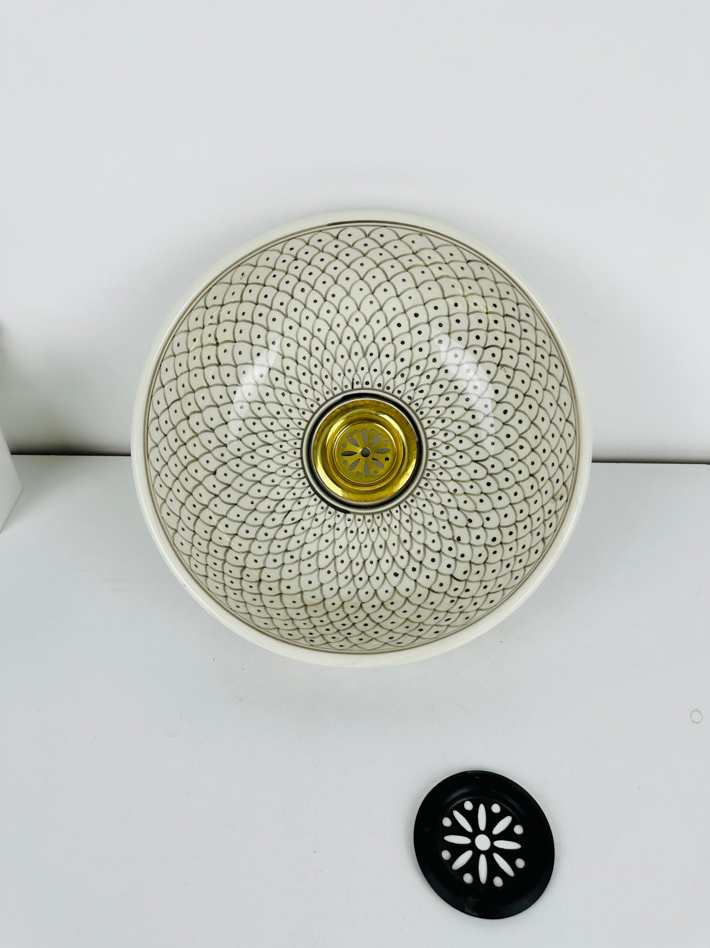 Silver Mist: Handcrafted Ceramic Sink in Subtle Gray Shade