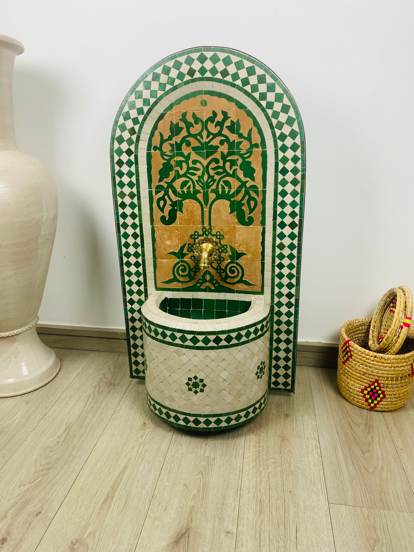 Zellige Fountain – Timeless Elegance in Green & Gold