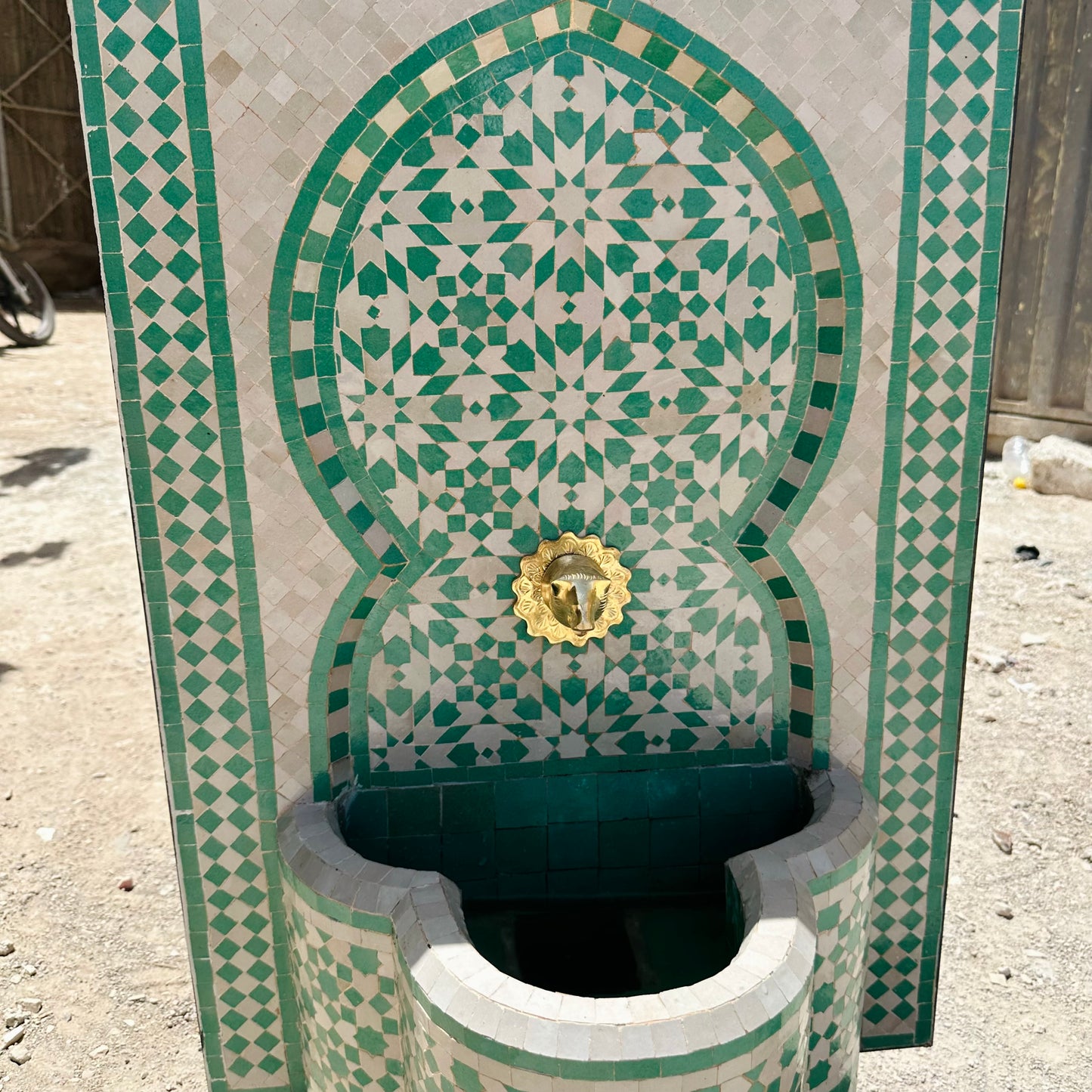 Handcrafted Moroccan Zellige Fountain – A Timeless Work of Art