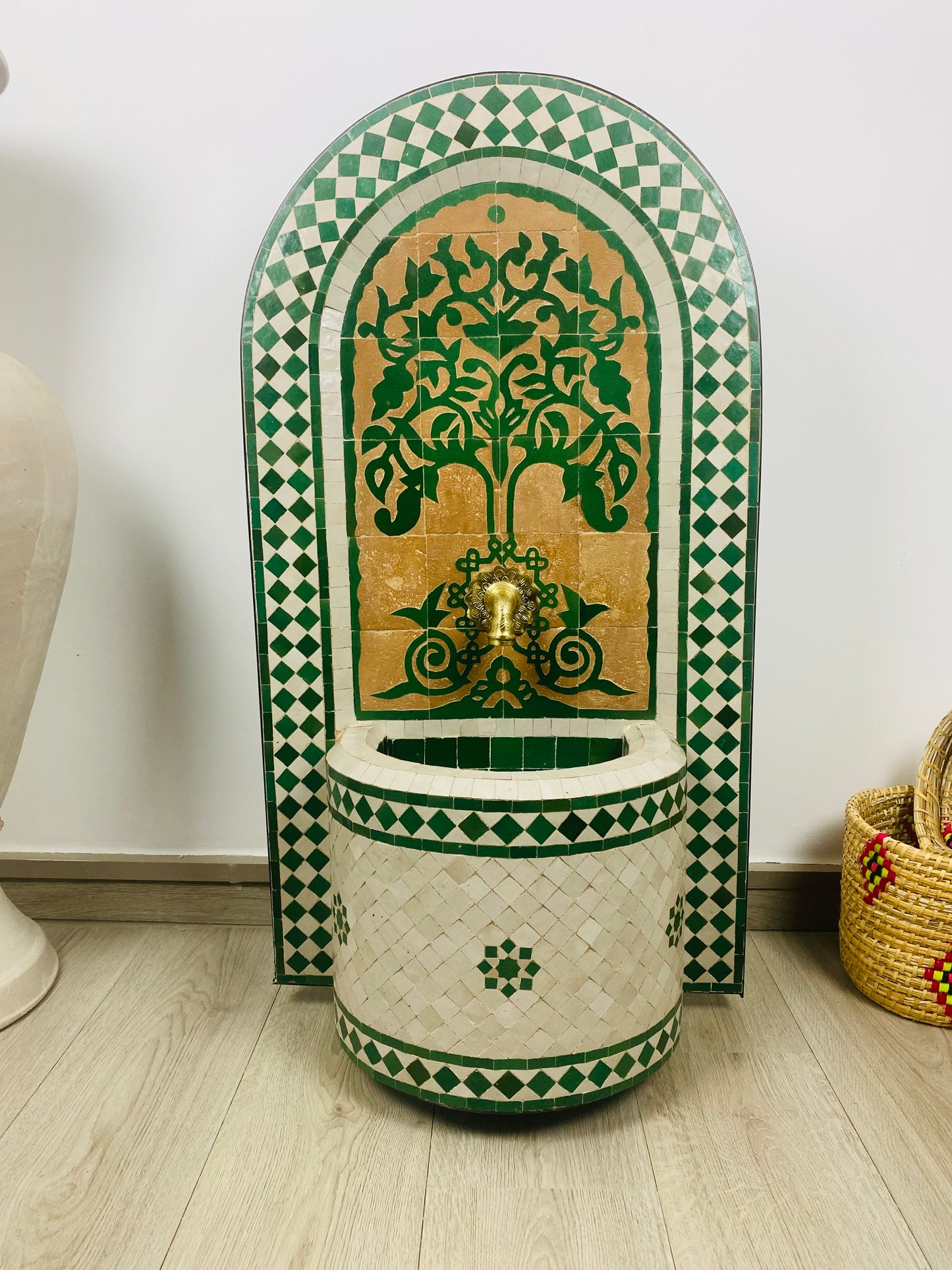 Zellige Fountain – Timeless Elegance in Green & Gold