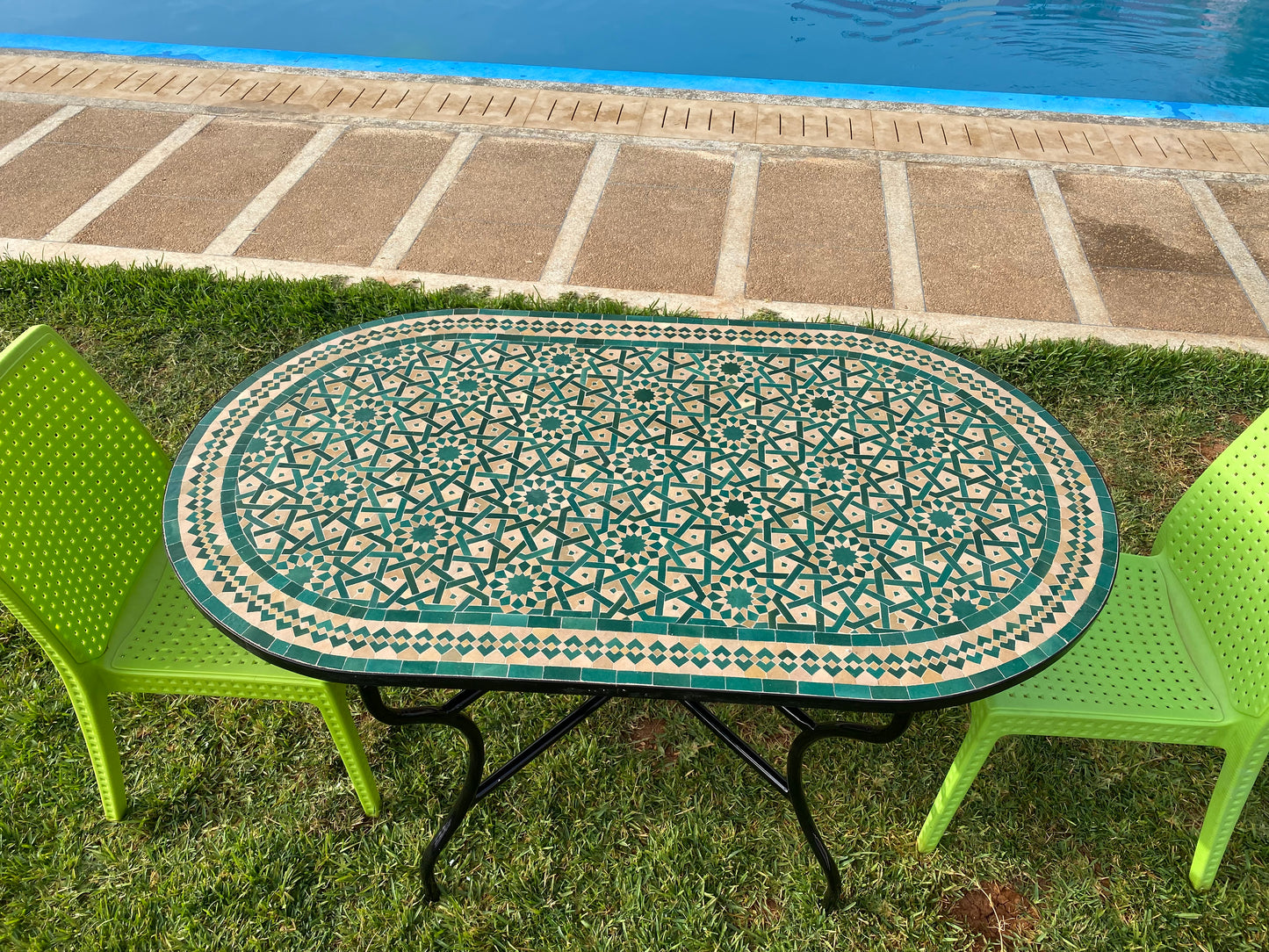 Handmade Moroccan Zellige Mosaic Table – Emerald Green & Beige Elegance