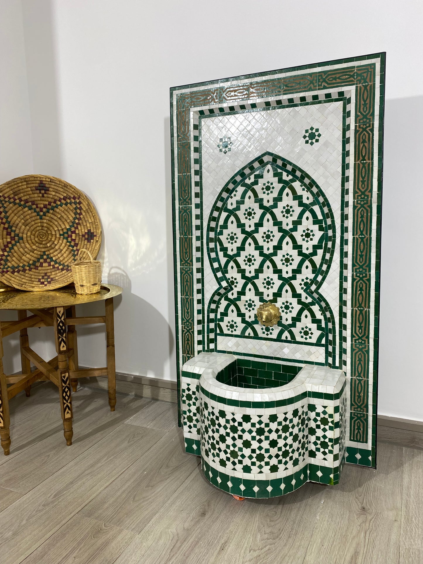 Exquisite Moroccan Zellige Fountain – Green & White Elegance