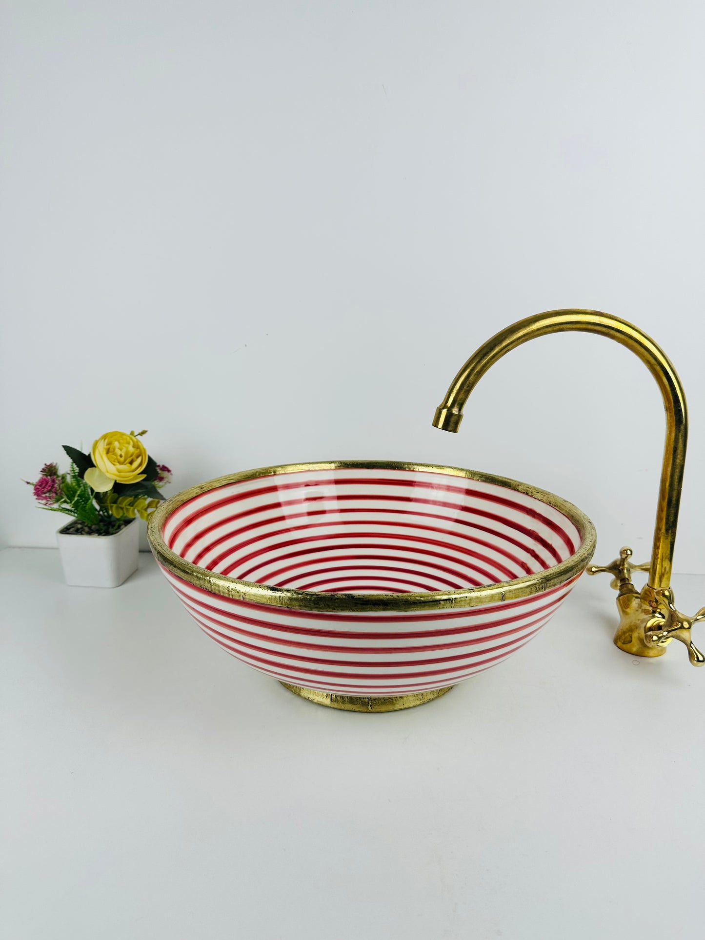 Red infinite rings and brass: 100% handmade ceramic sink