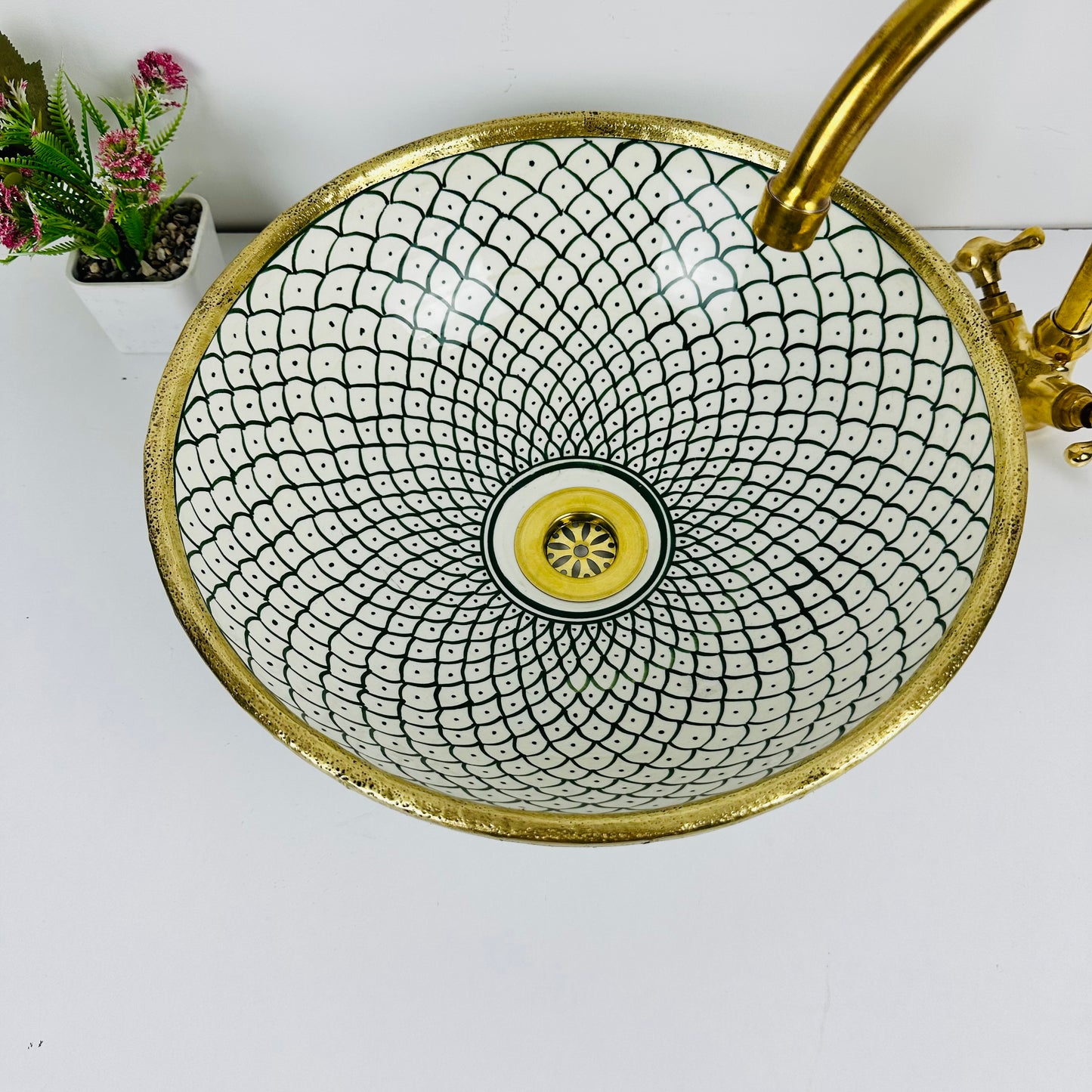 Emerald Xscape: Handcrafted Ceramic Sink with X-Shaped Designs in Green with Brass