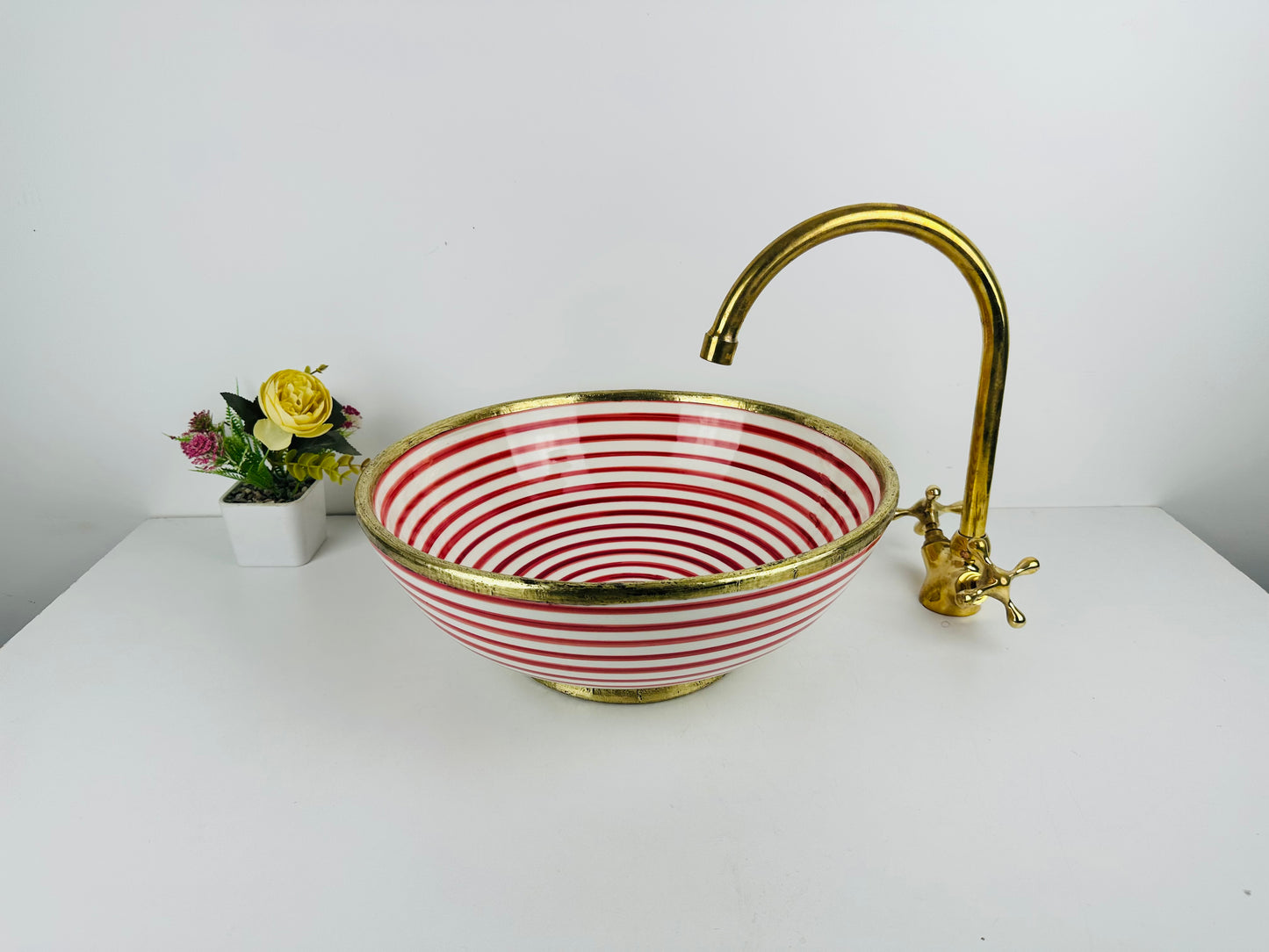 Red infinite rings and brass: 100% handmade ceramic sink
