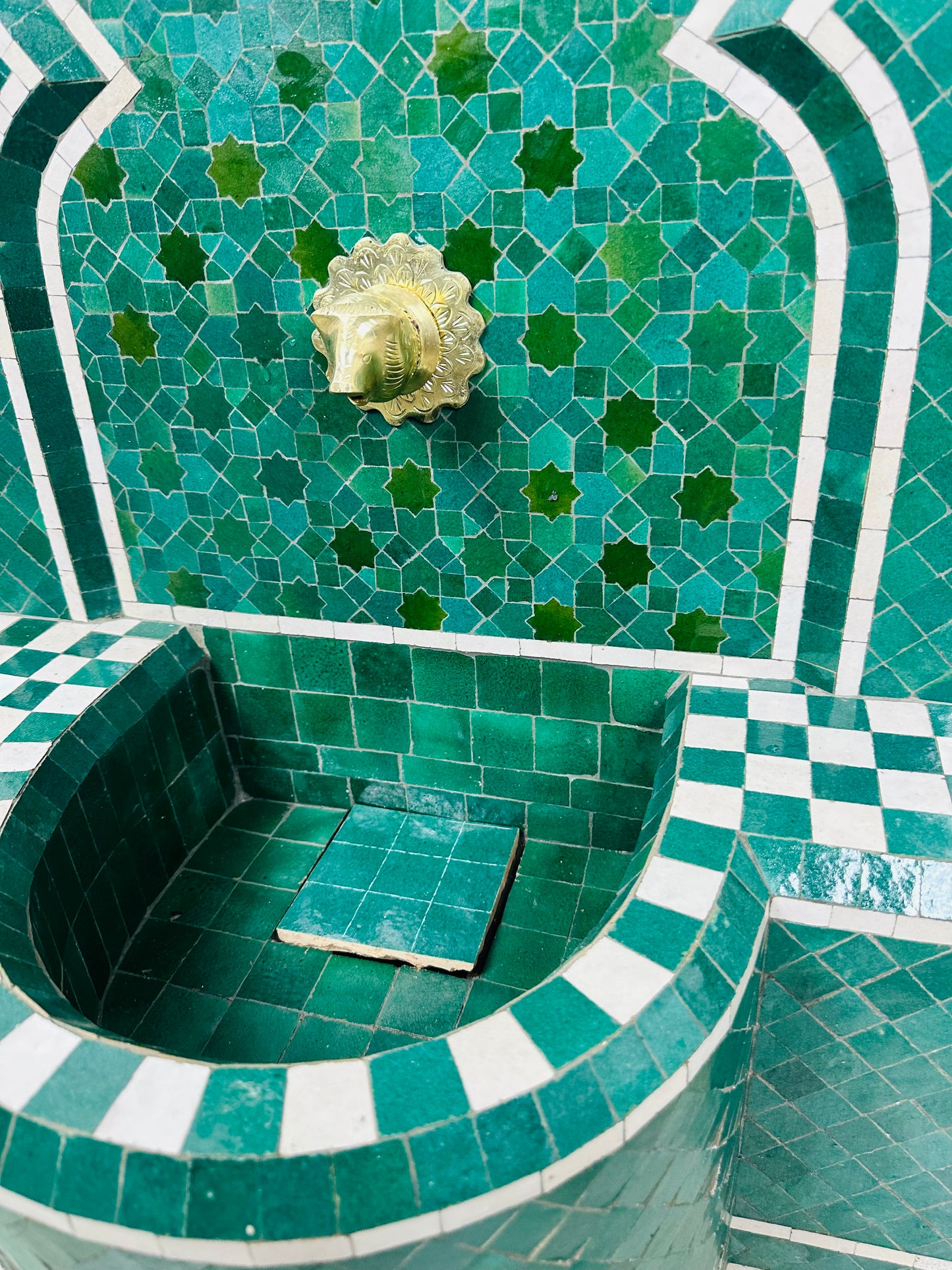 Emerald Green Moroccan Fountain – Classic Elegance & Timeless Craftsmanship
