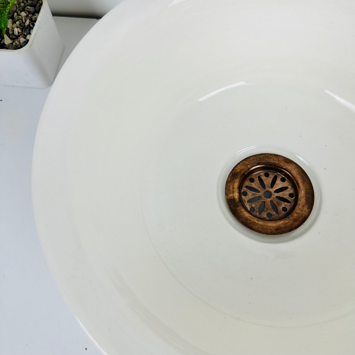 Pure Elegance: Handcrafted Ceramic Sink in Classic White