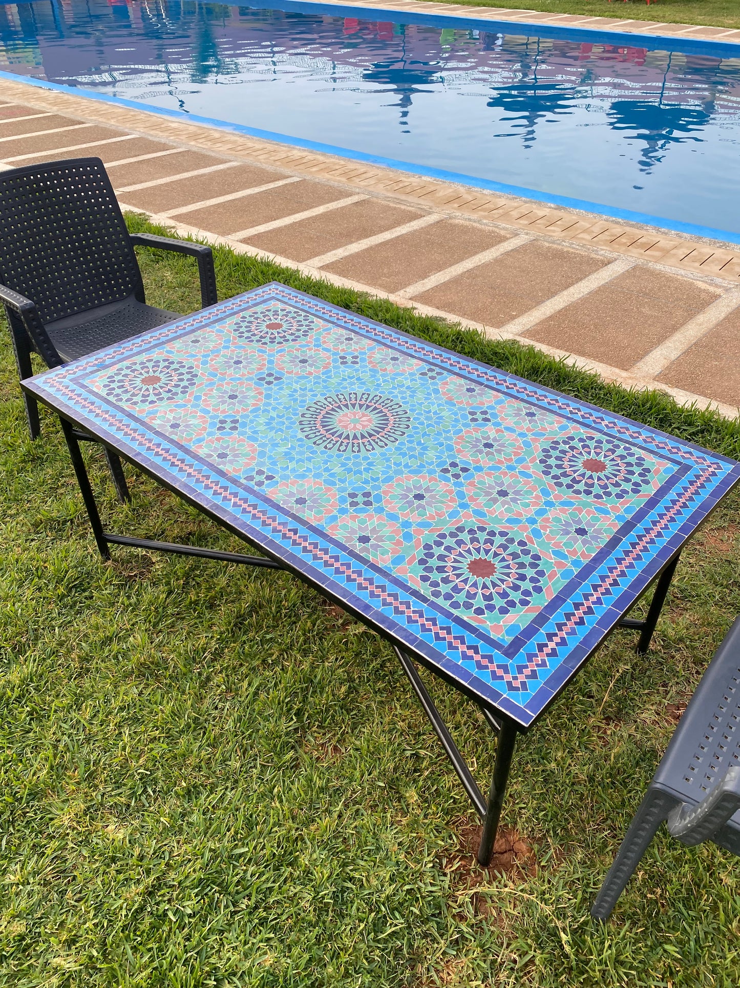 Handmade Moroccan Zellige Mosaic Table – Ocean Blue Elegance
