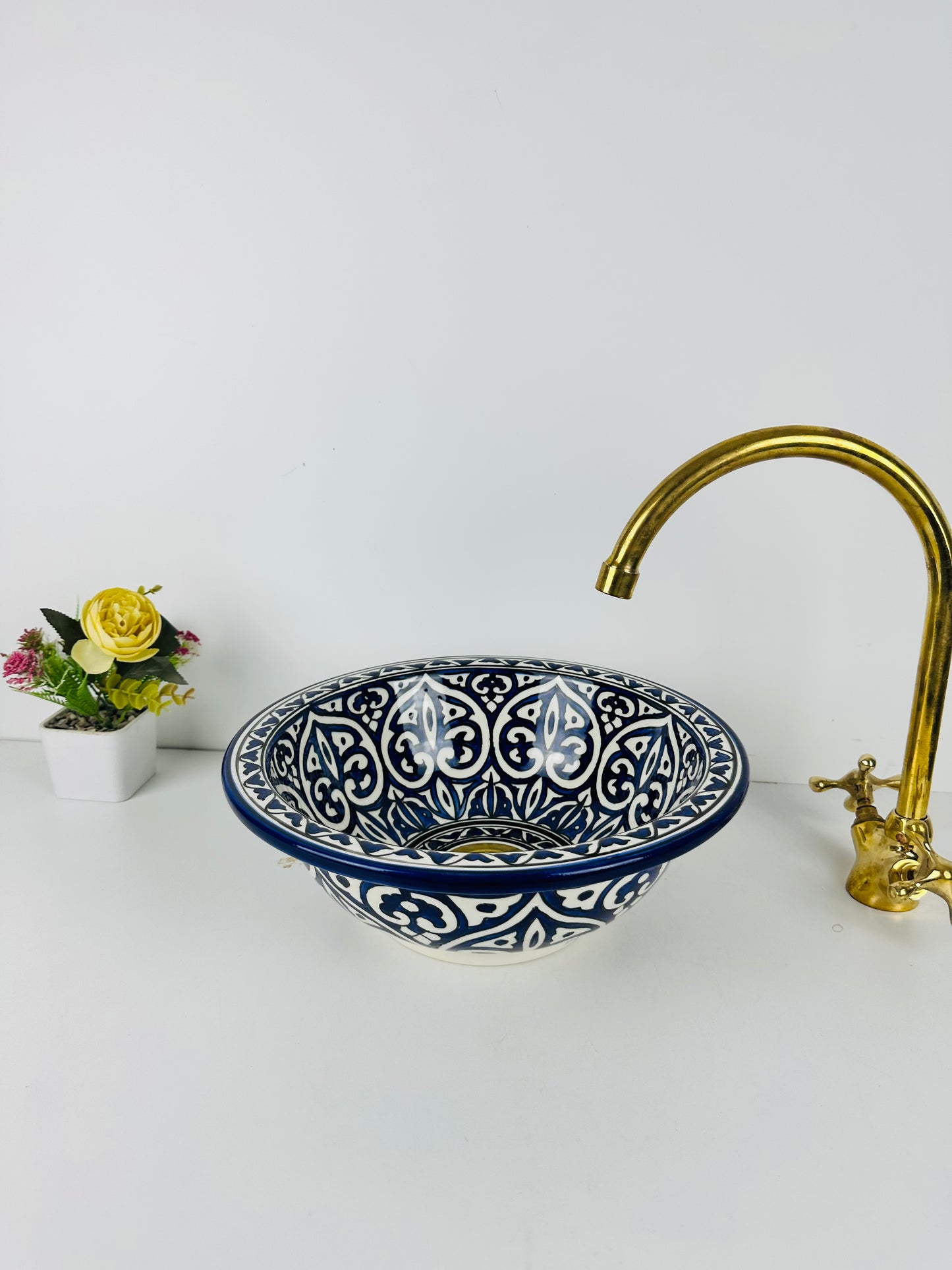 Midnight Blue: Handcrafted Ceramic Sink in Dark Blue Hu