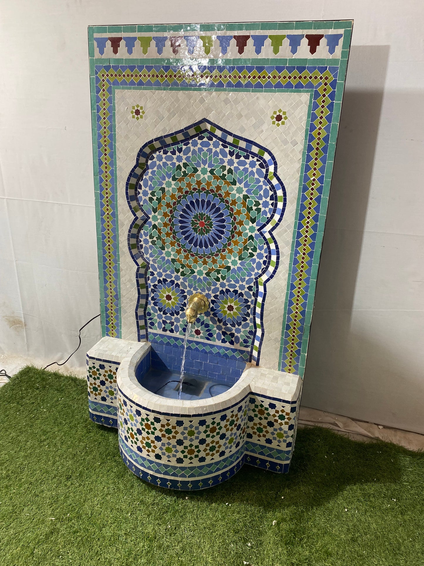 Moroccan Zellige Fountain – Handcrafted Elegance