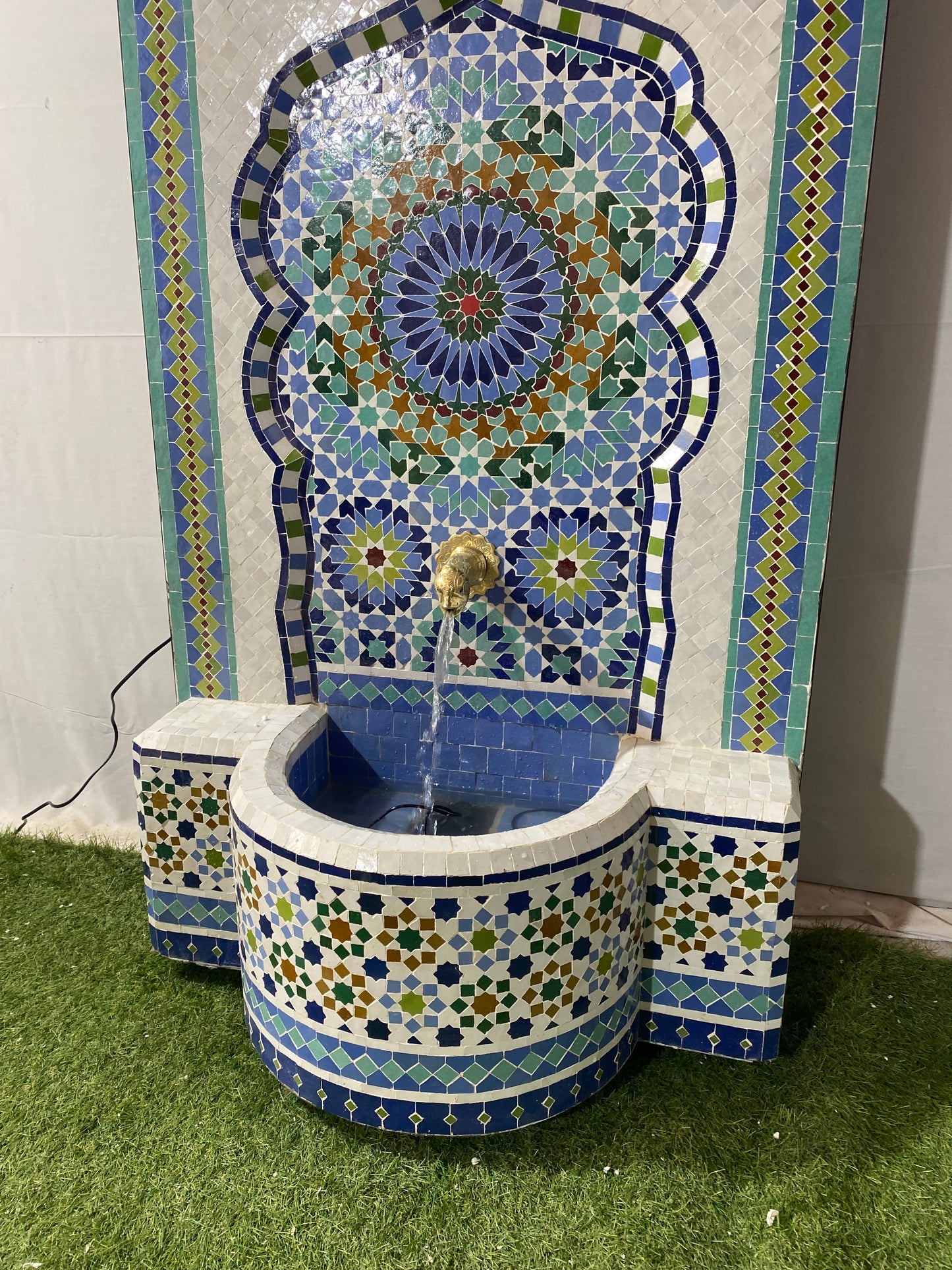 Moroccan Zellige Fountain – Handcrafted Elegance