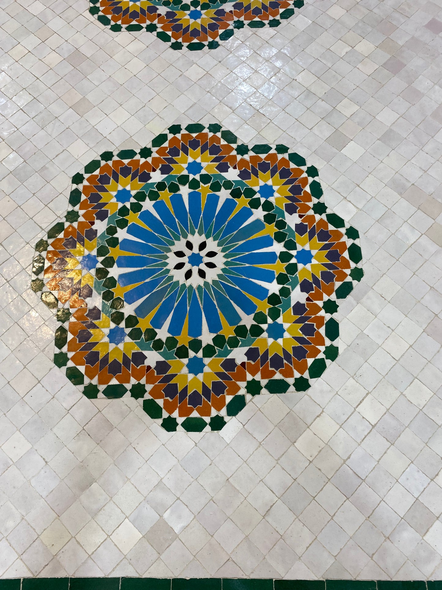 Handmade Moroccan Zellige Mosaic Table – Elegant Geometric Craftsmanship