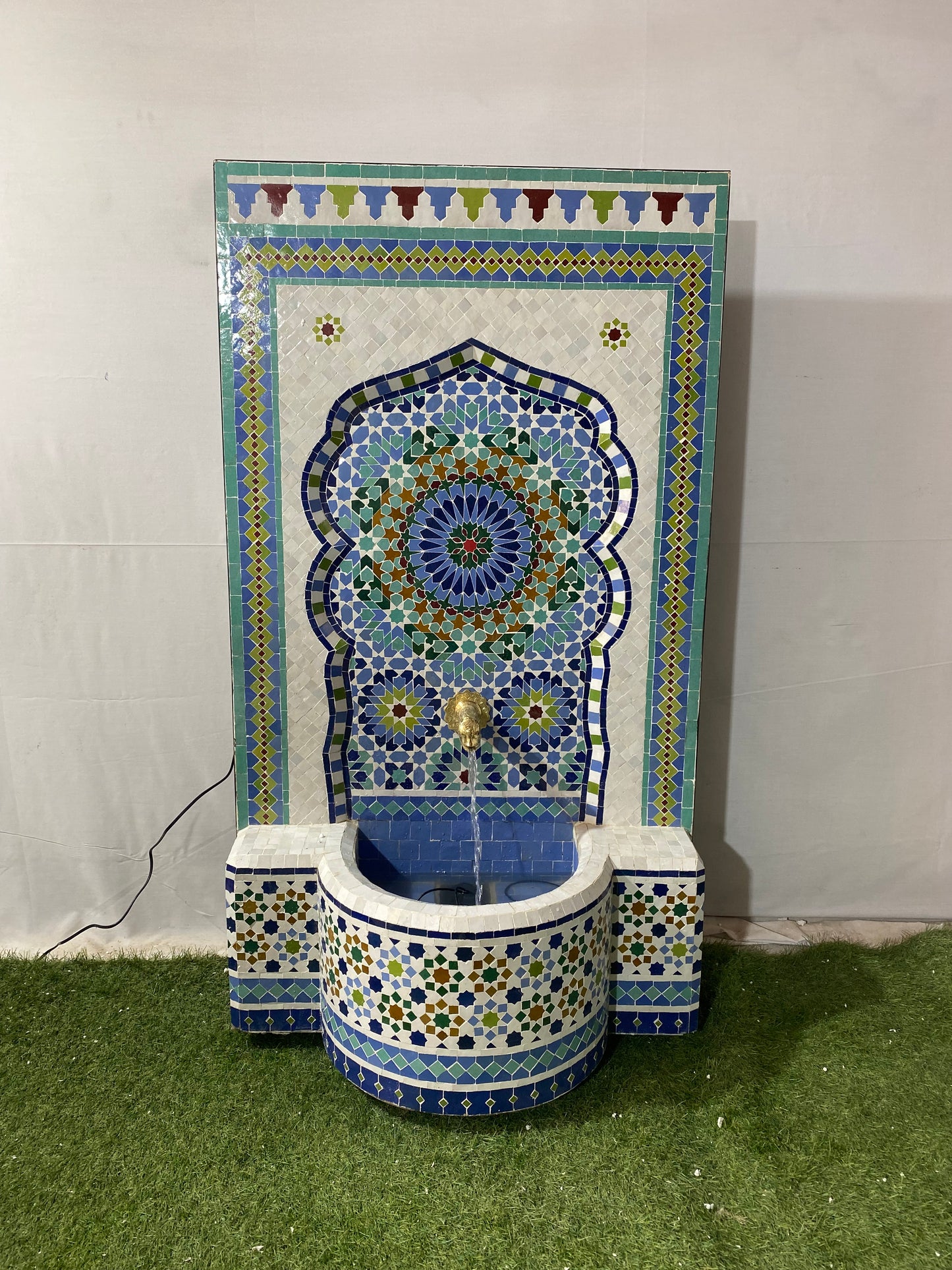 Moroccan Zellige Fountain – Handcrafted Elegance