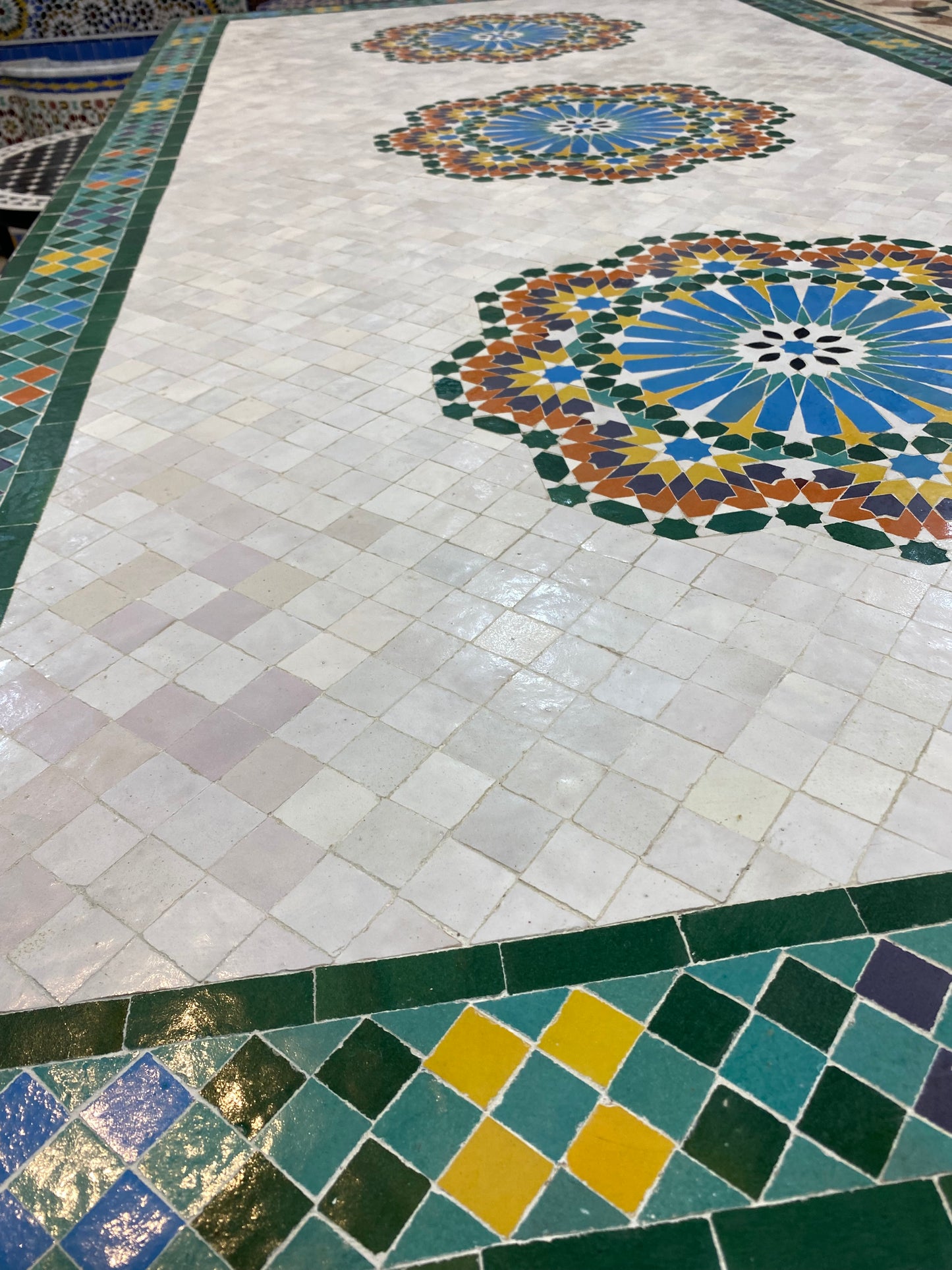 Handmade Moroccan Zellige Mosaic Table – Elegant Geometric Craftsmanship