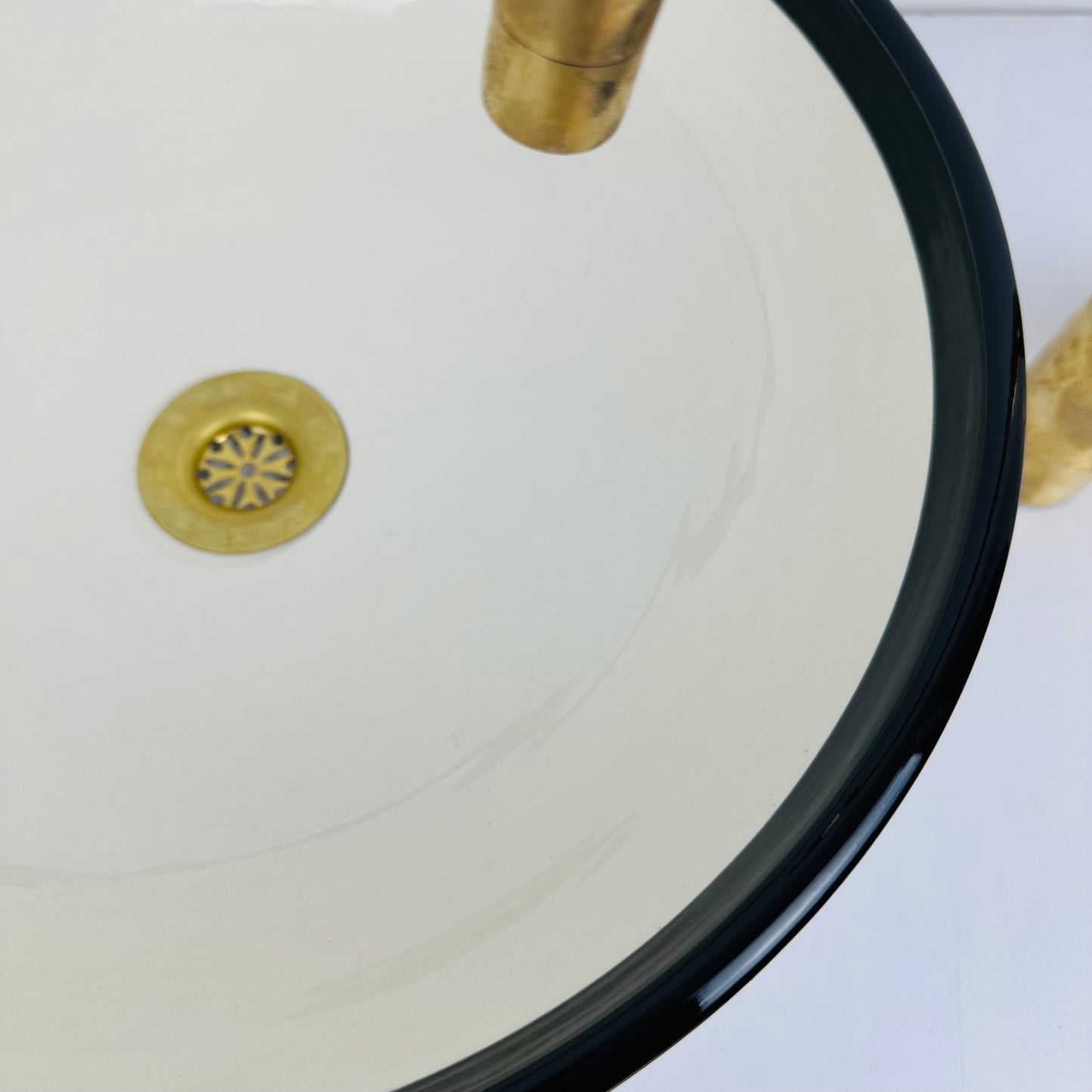Round Elegance: Handcrafted Ceramic Sink with Black Top Finish