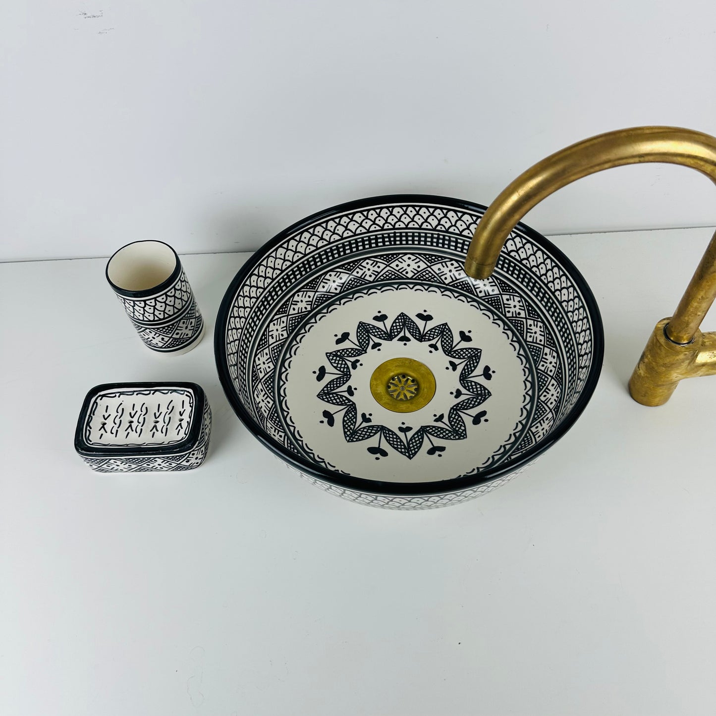 Harmonious Design: Black and White Ceramic Sink with Artisanal Touches