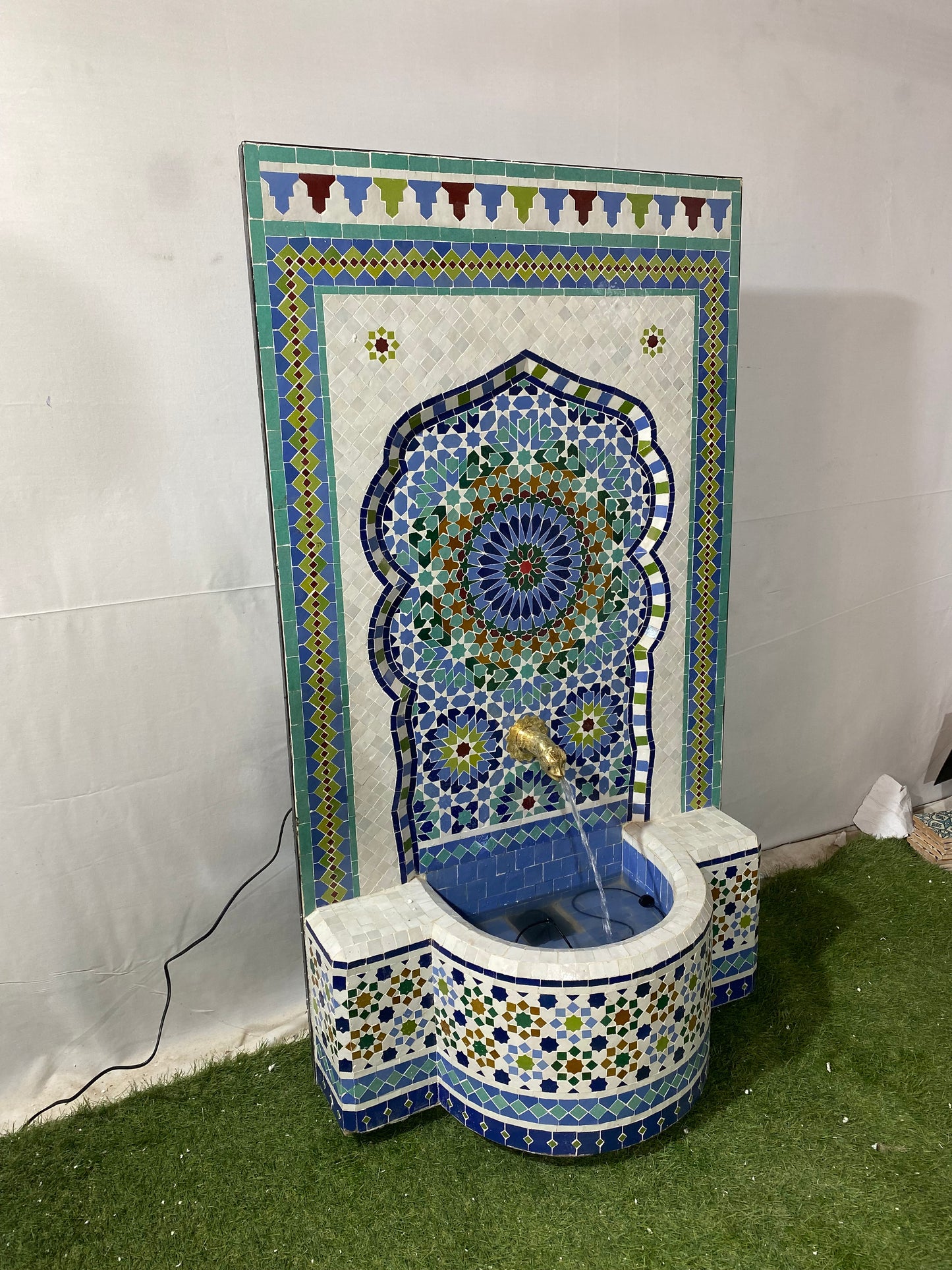 Moroccan Zellige Fountain – Handcrafted Elegance