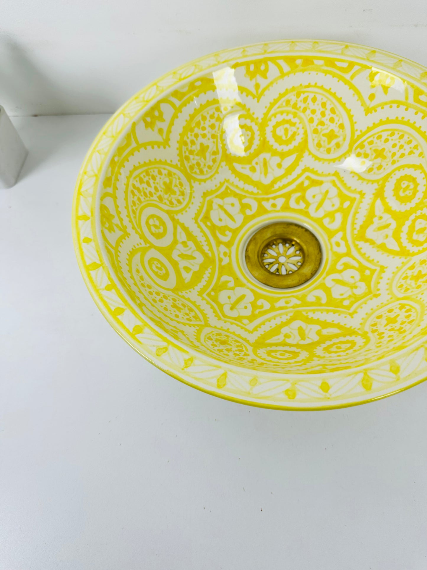 Lemon Zest: Handcrafted Ceramic Sink in Vibrant Lemon Color
