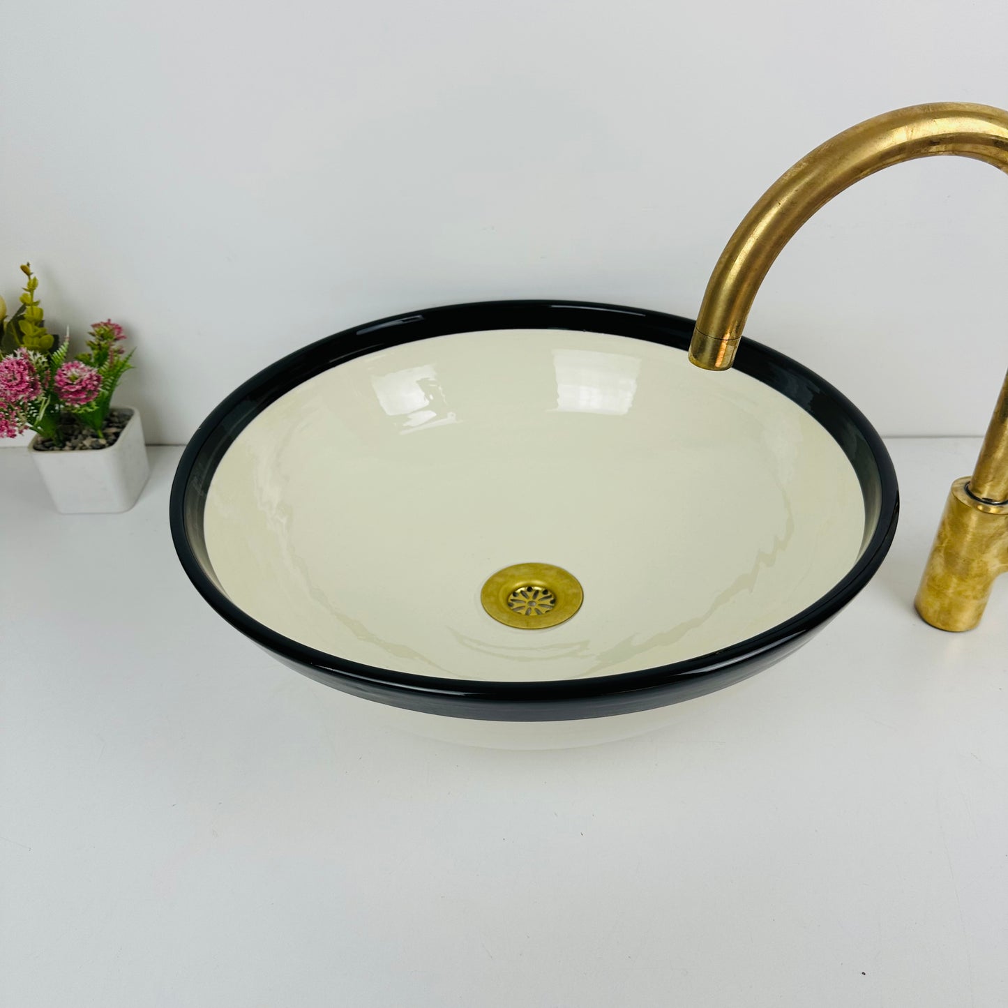 Round Elegance: Handcrafted Ceramic Sink with Black Top Finish