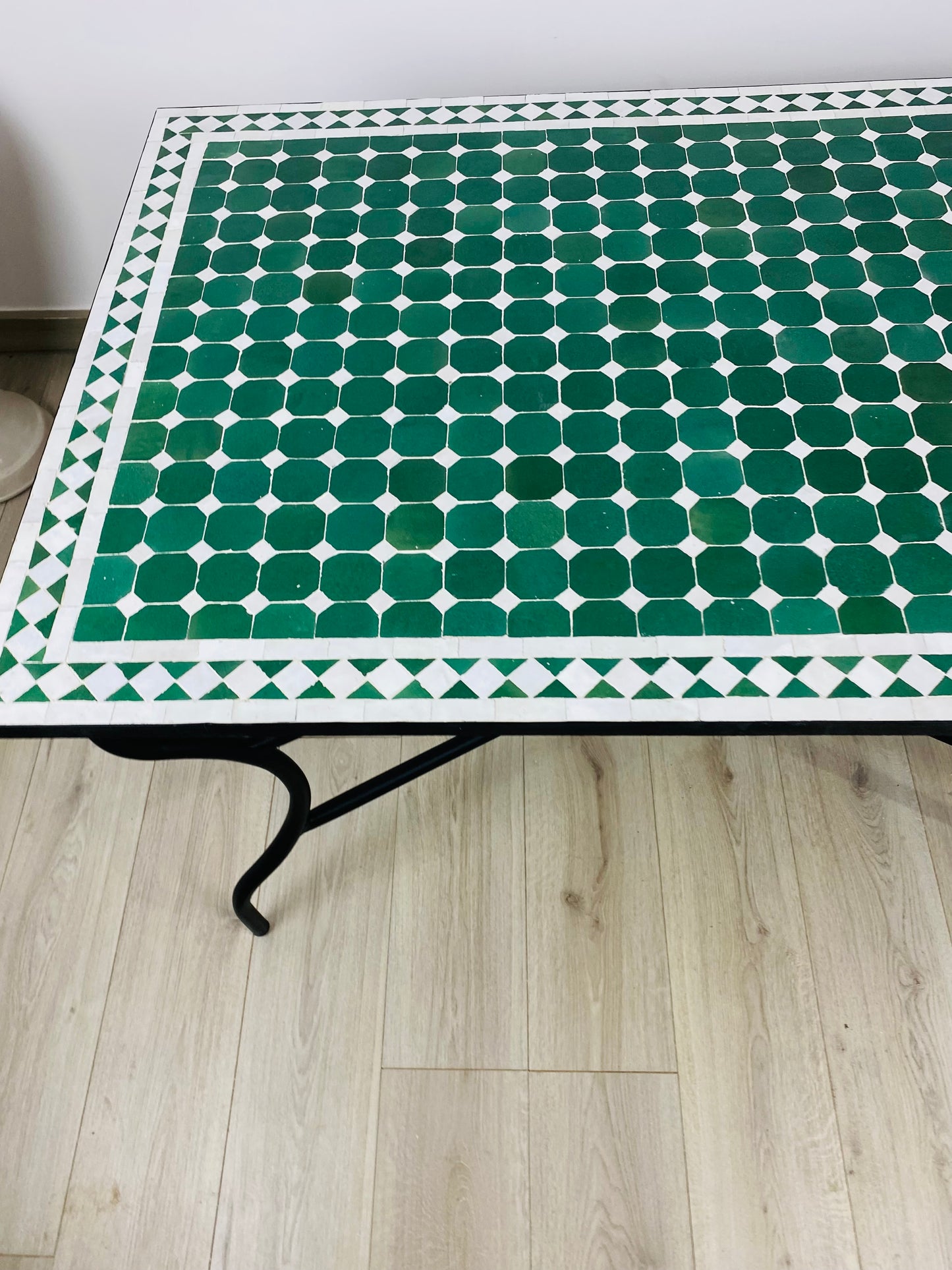 Handmade Moroccan Zellige Mosaic Table – Classic Green & White Harmony