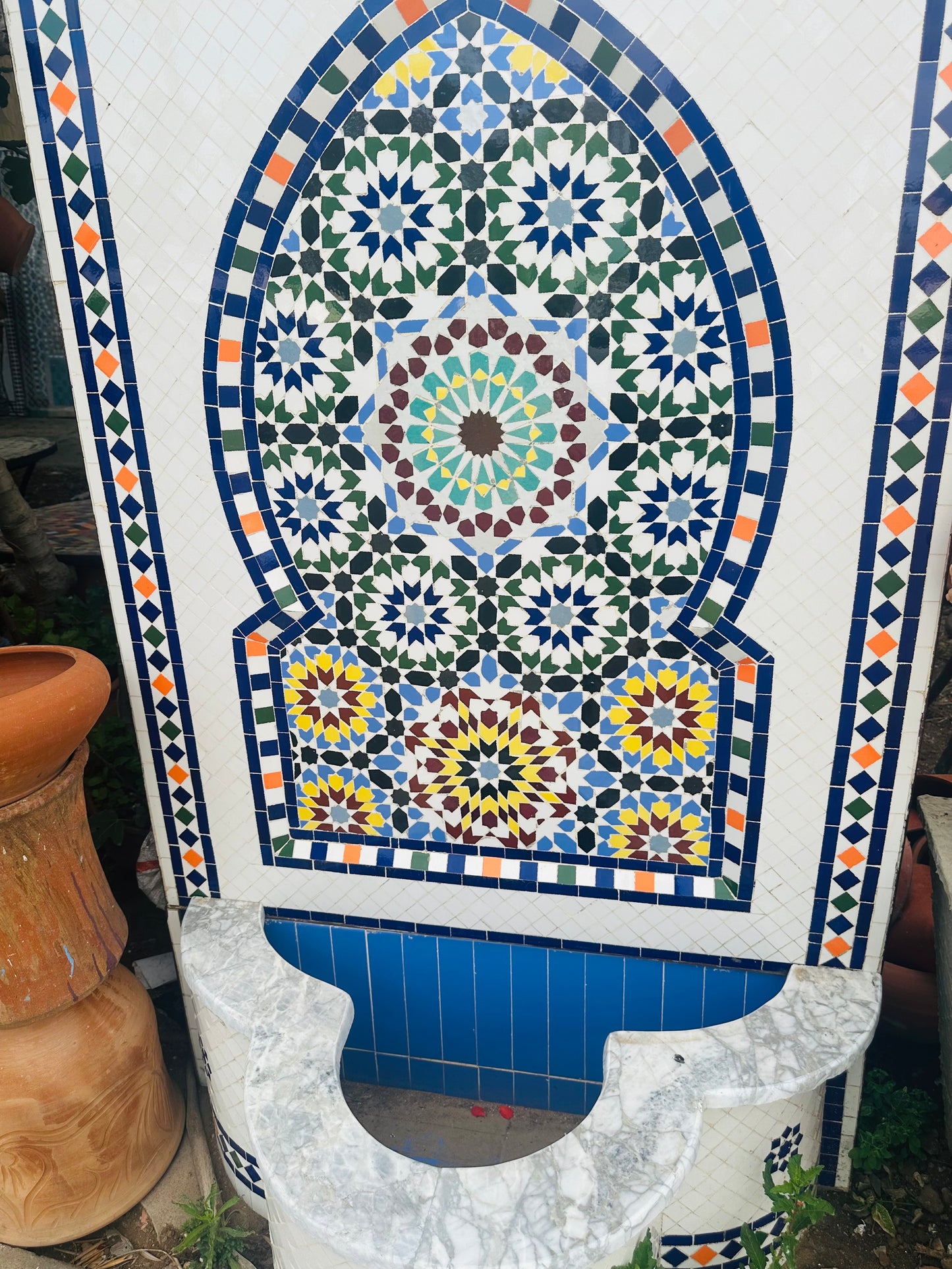 Elegant Moroccan Zellige Fountain – A Timeless Work of Art