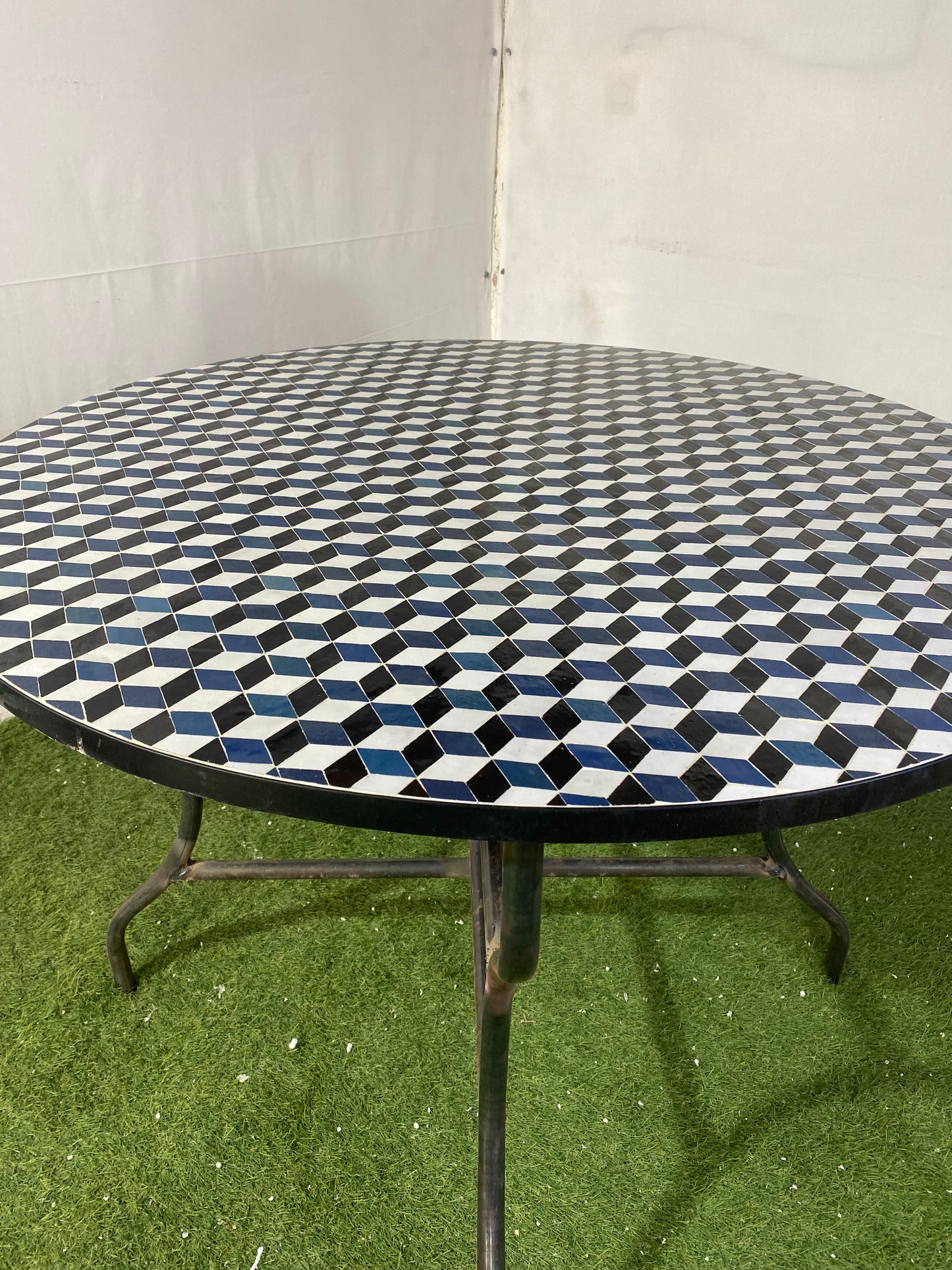 Handmade Moroccan Zellige Mosaic Table – Optical Illusion Cube Pattern