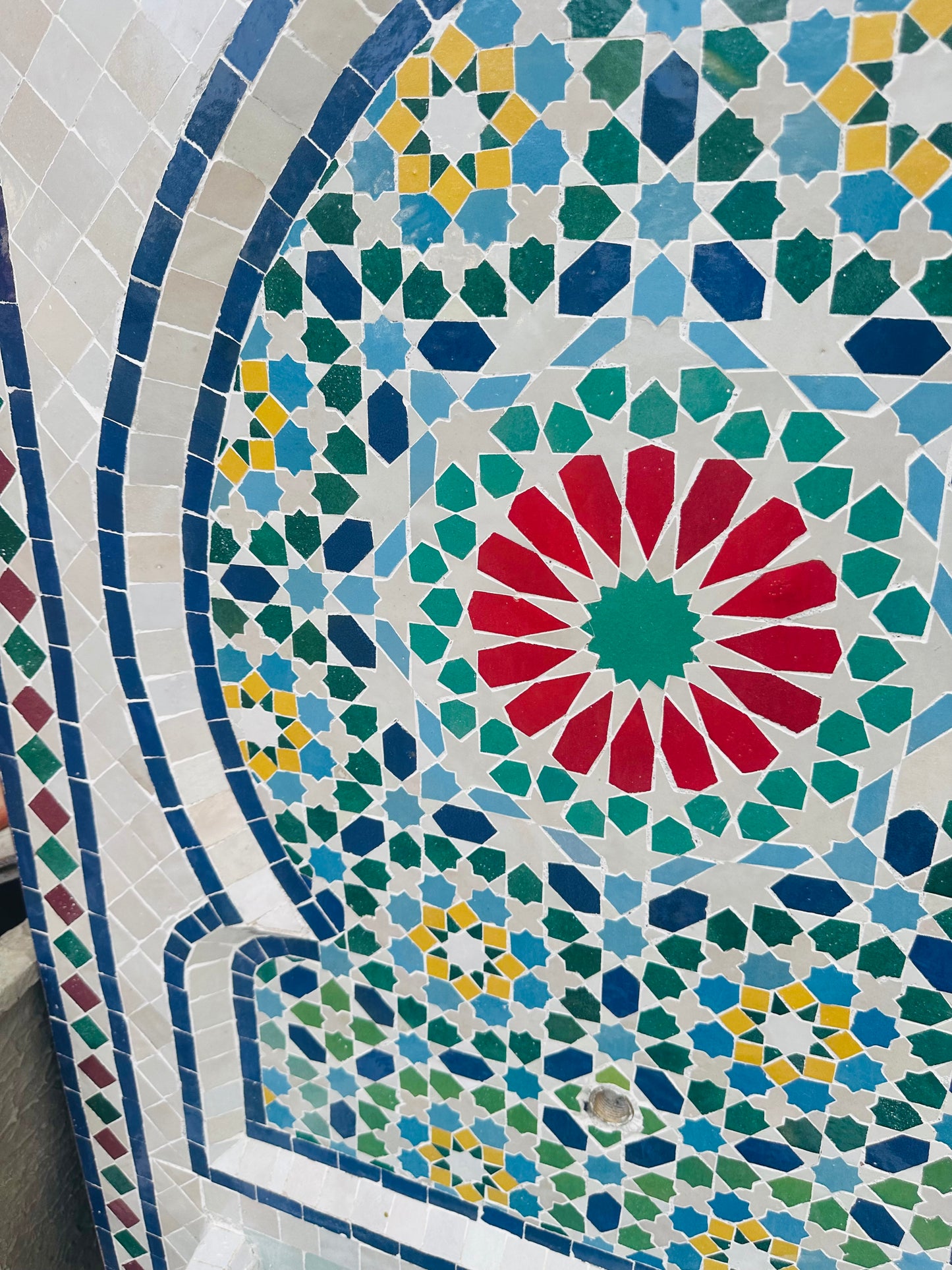 Handcrafted Moroccan Zellige Fountain – A Touch of Timeless Elegance