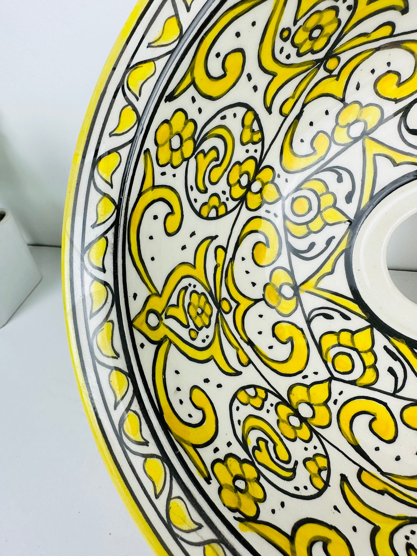 Lemon Burst: Handcrafted Ceramic Sink in Lemon Yellow Hue