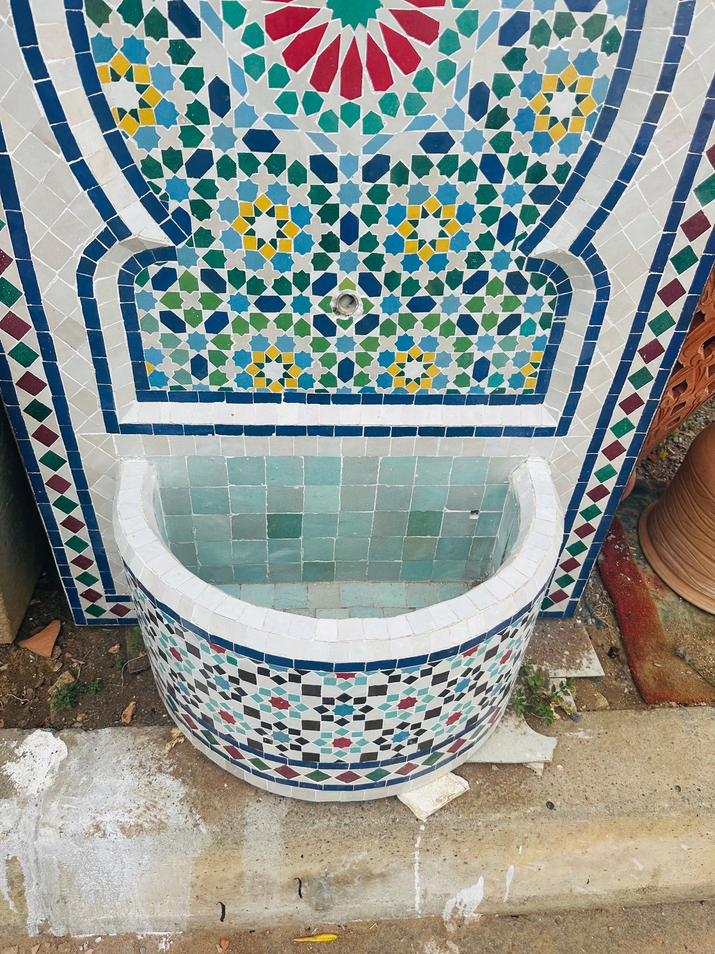 Handcrafted Moroccan Zellige Fountain – A Touch of Timeless Elegance