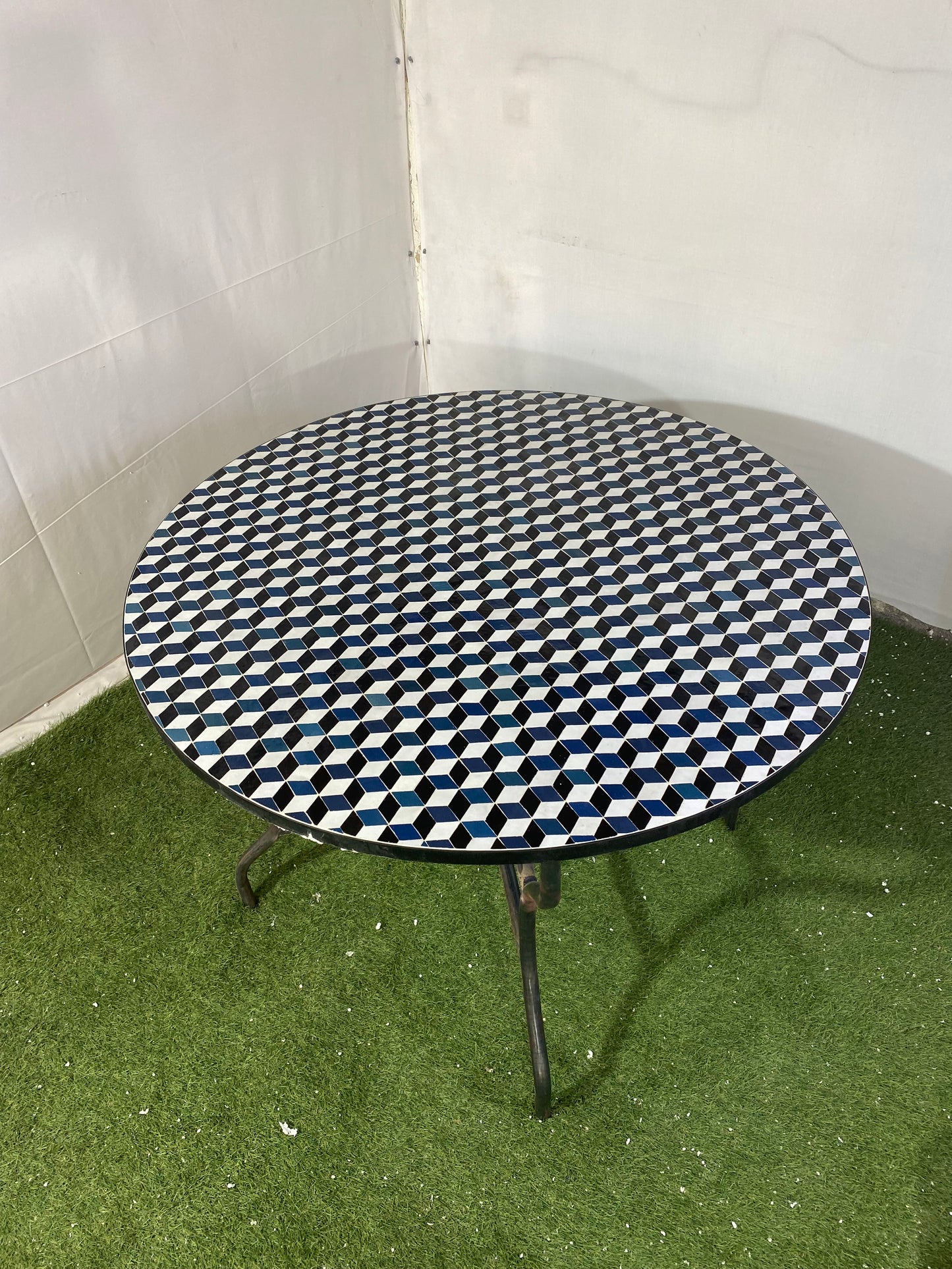 Handmade Moroccan Zellige Mosaic Table – Optical Illusion Cube Pattern