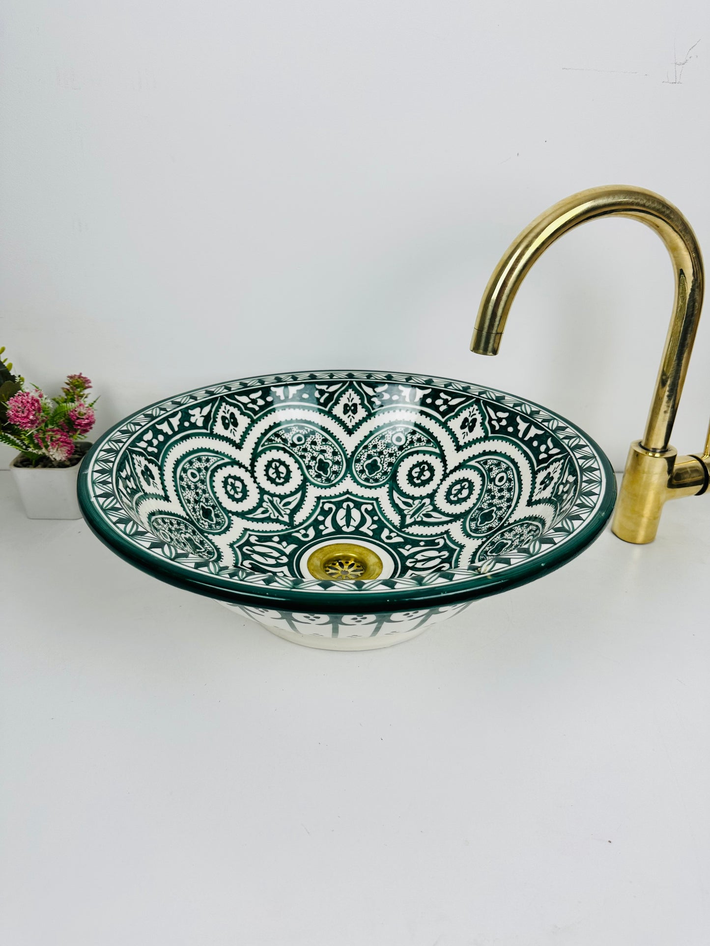 Verdant Craftsmanship: Handcrafted Ceramic Sink in Artisanal Dark Green