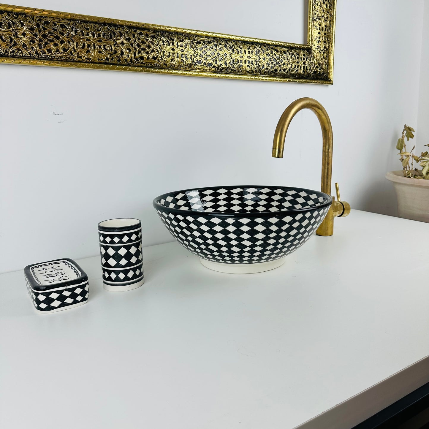Monochromatic Round checkerboard sink 100% handmade and hand painted