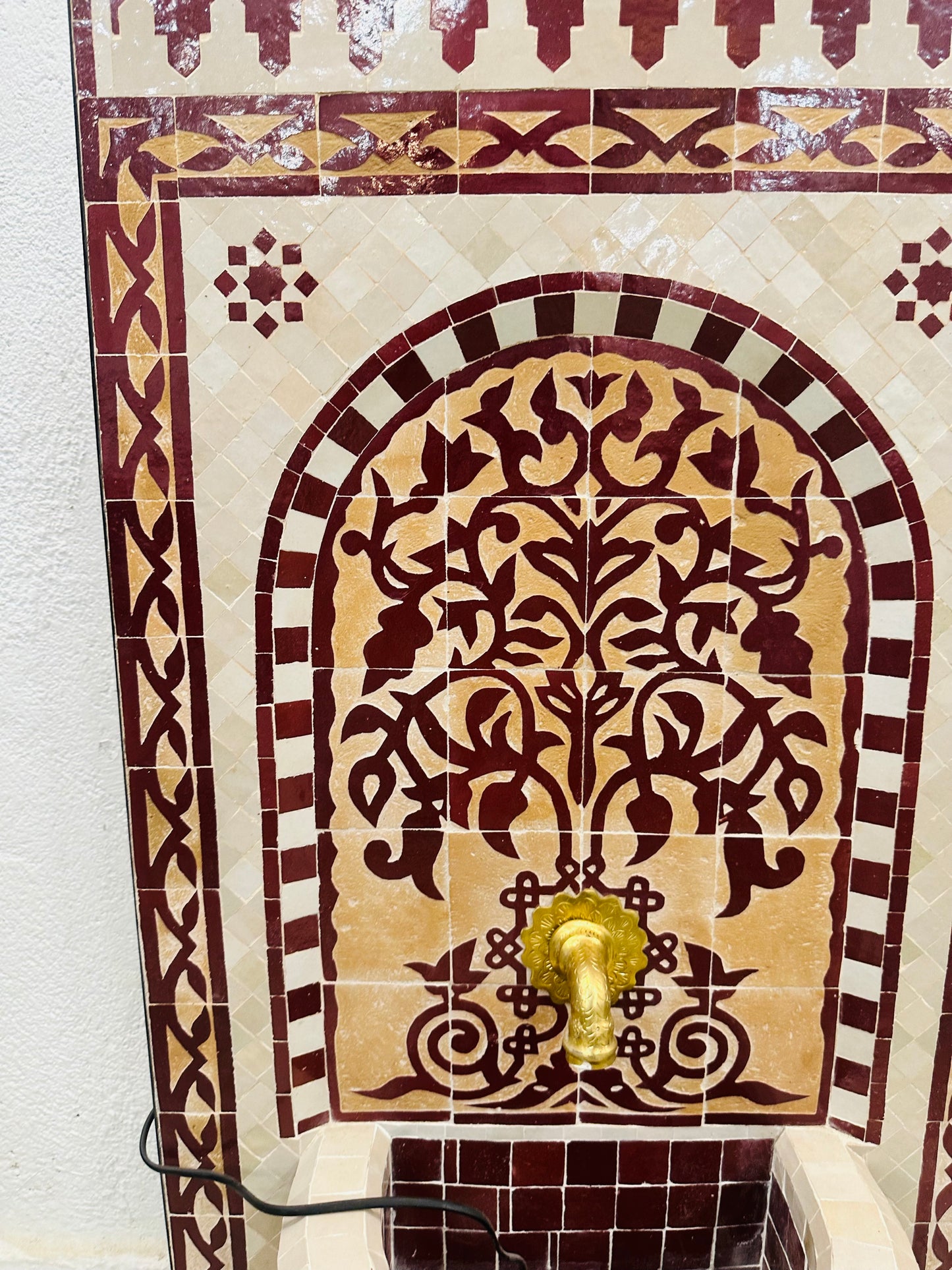 Handcrafted Moroccan Zellige Fountain – Earthy Elegance & Timeless Design