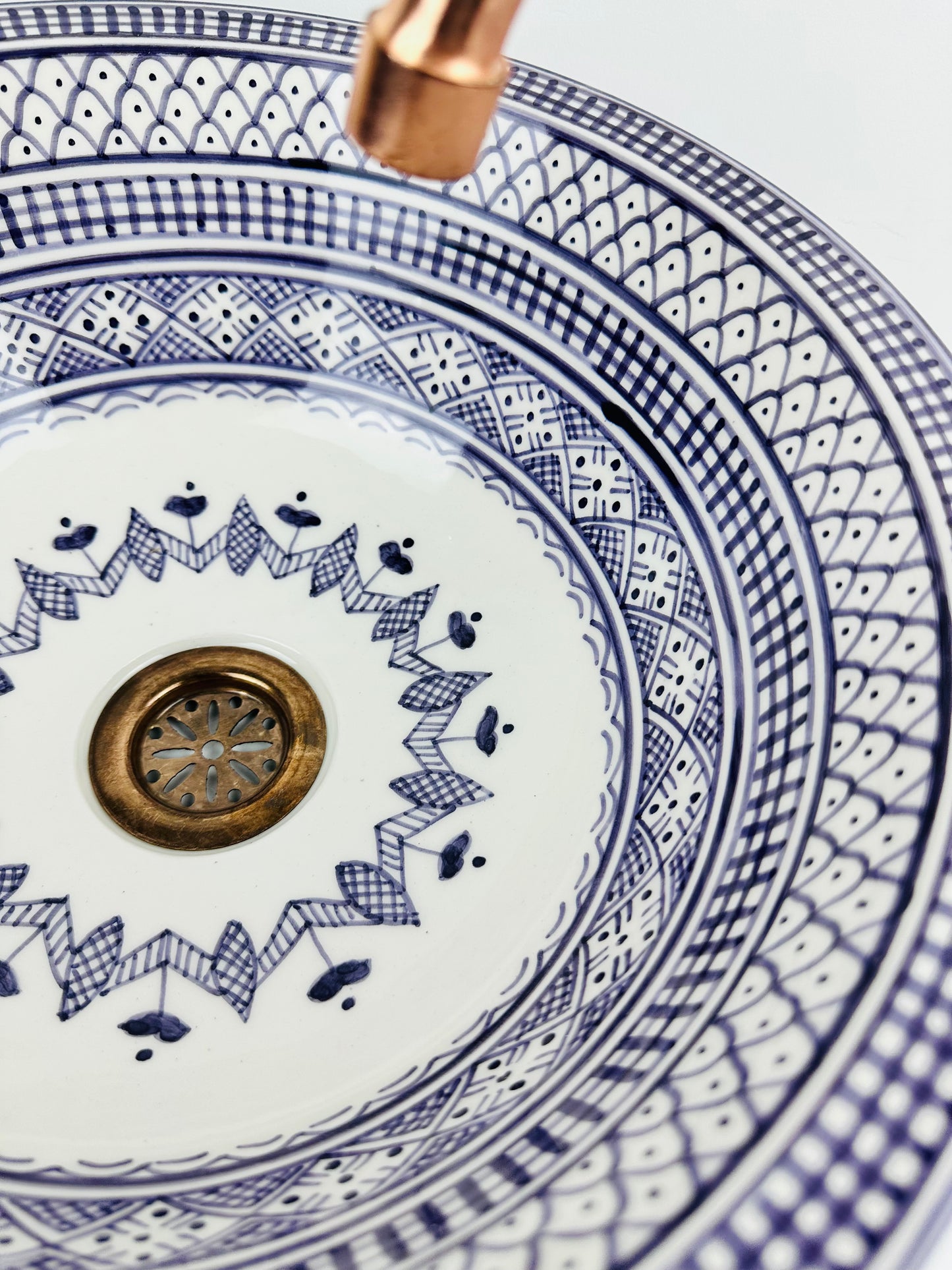 Royal Amethyst: Handcrafted Ceramic Sink in Luxurious Violet Hue