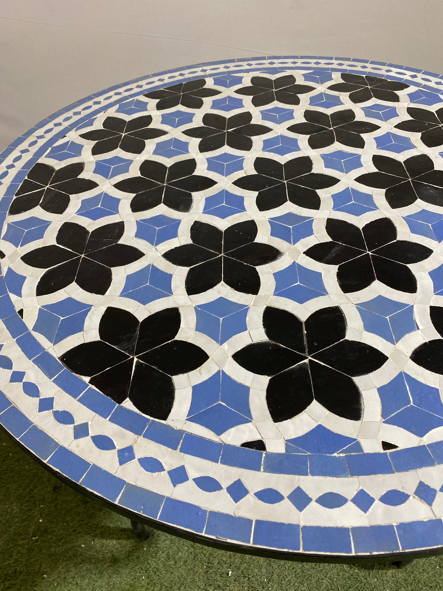 Handmade Moroccan Zellige Mosaic Table – Timeless Black & Blue Floral Design