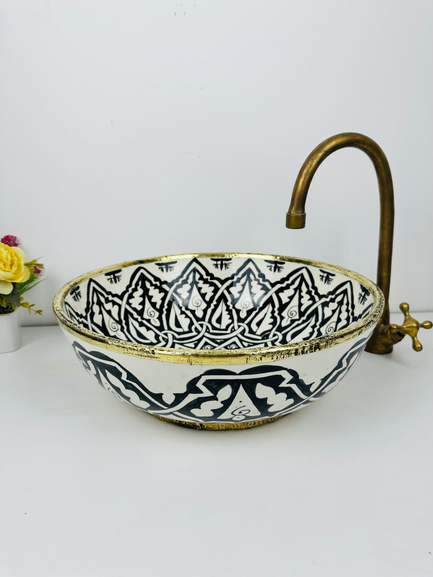 Timeless Classic: Handcrafted Ceramic Sink in Black and White Traditional Style with Brass