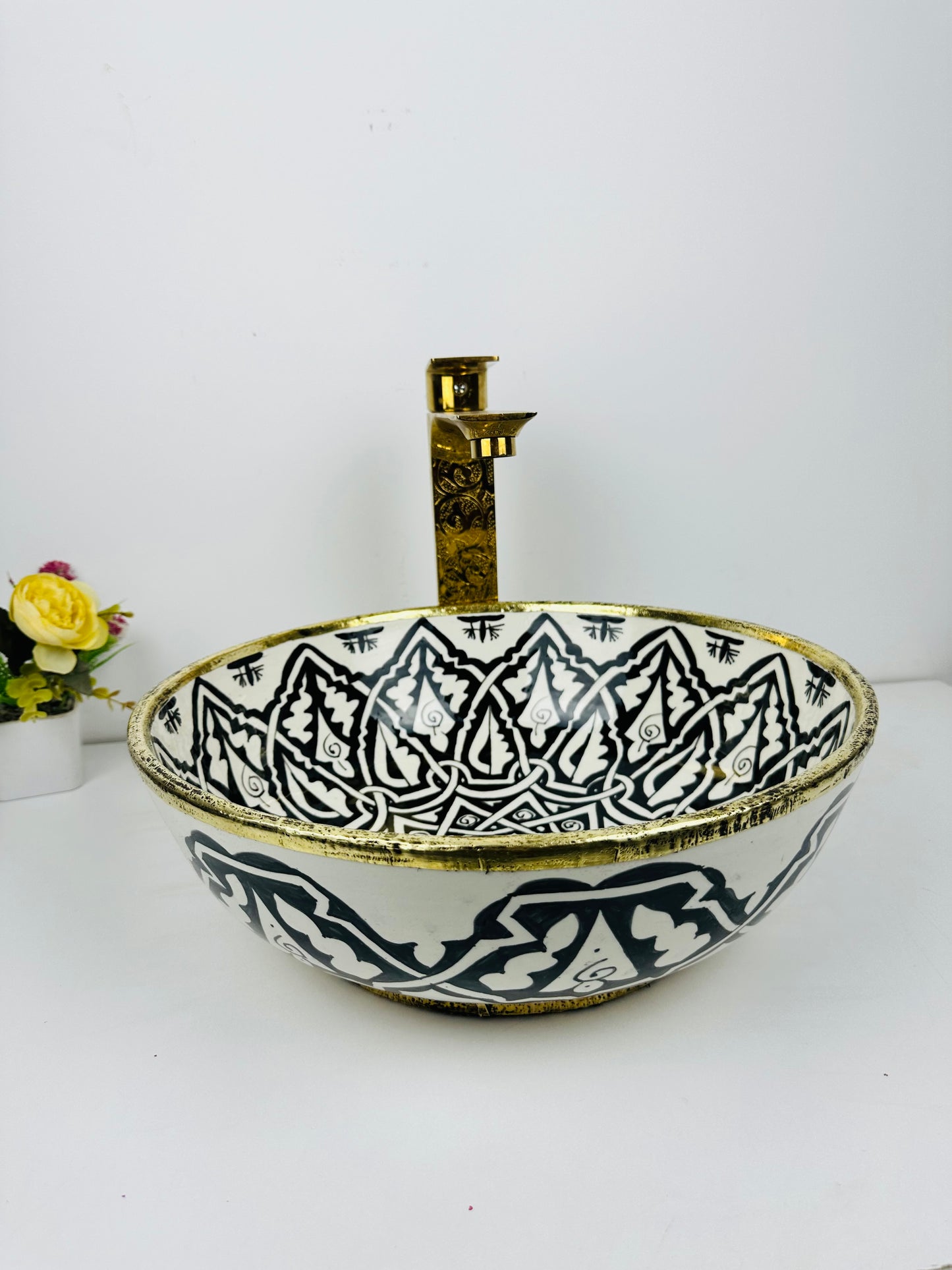 Timeless Classic: Handcrafted Ceramic Sink in Black and White Traditional Style with Brass