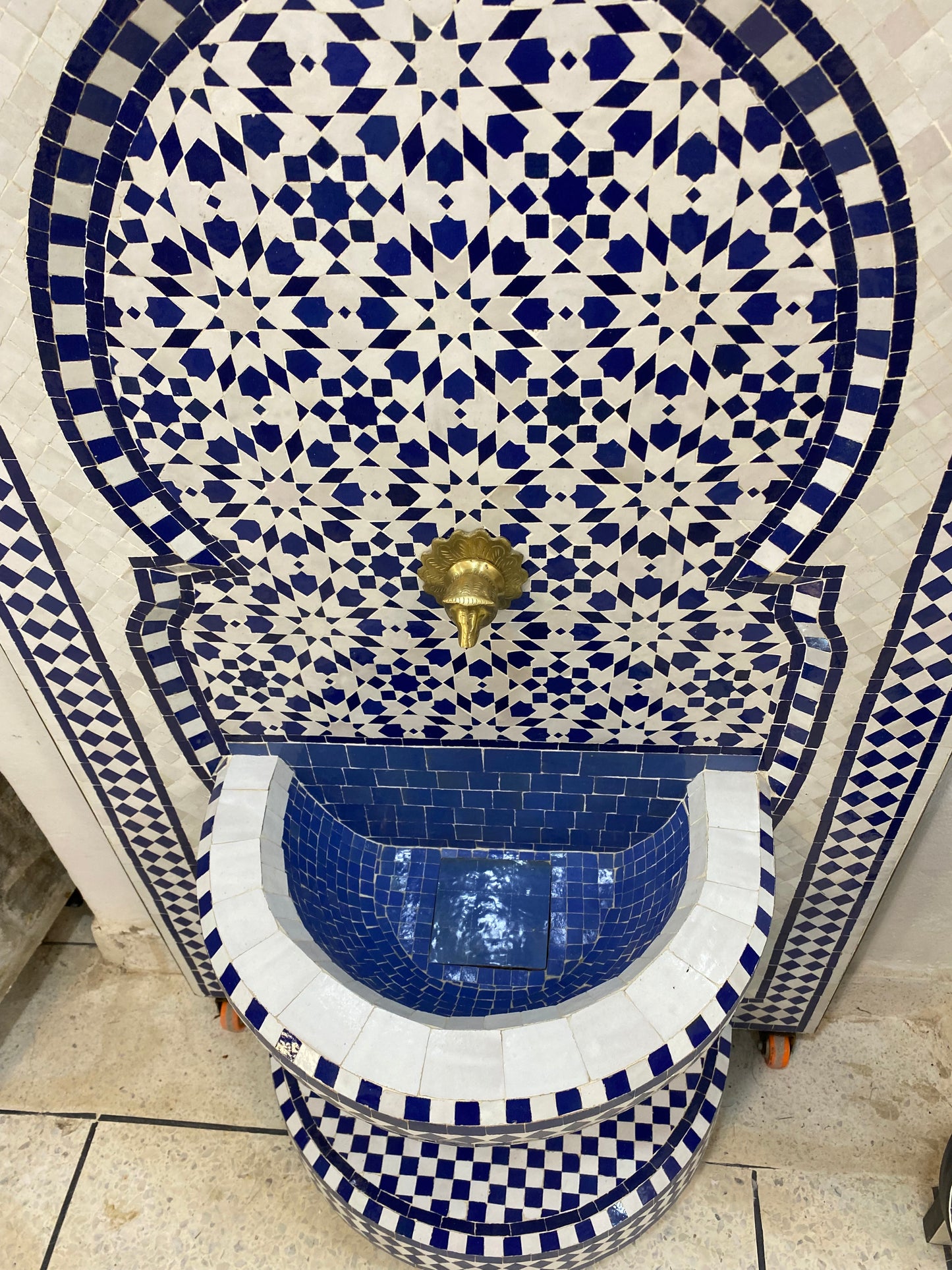 Handmade Moroccan Zellige Fountain – A Masterpiece of Timeless Elegance