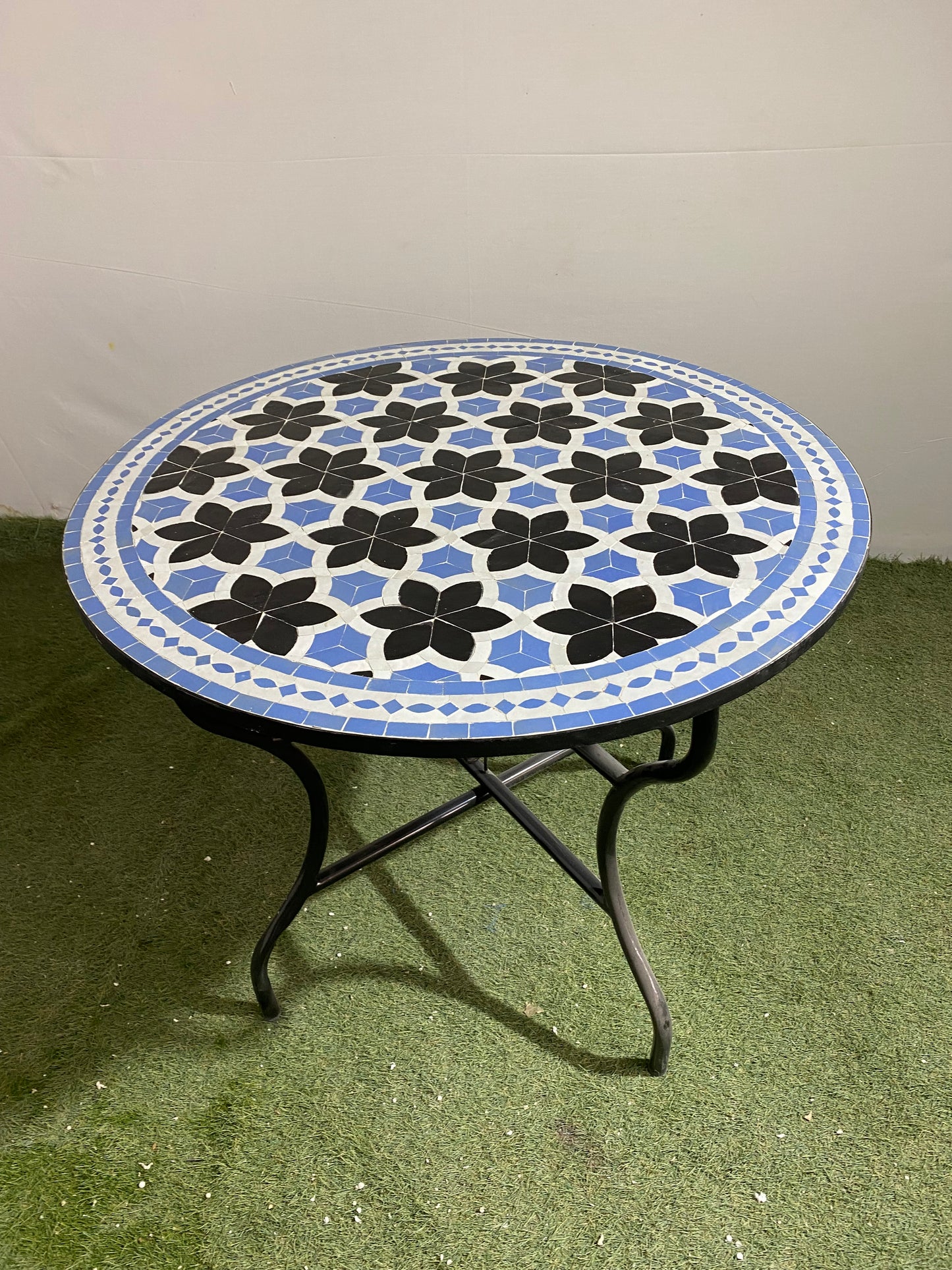 Handmade Moroccan Zellige Mosaic Table – Timeless Black & Blue Floral Design