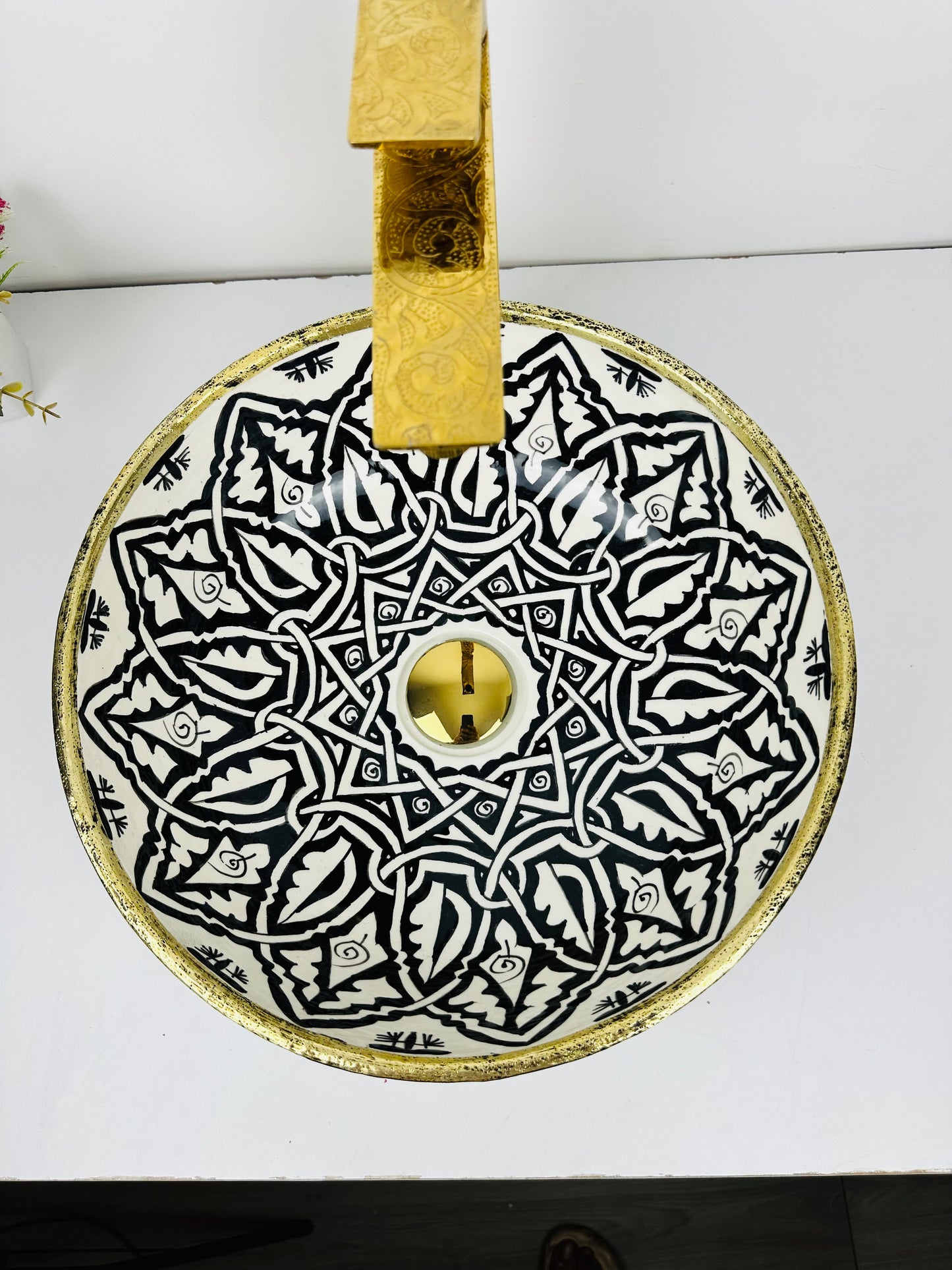 Timeless Classic: Handcrafted Ceramic Sink in Black and White Traditional Style with Brass