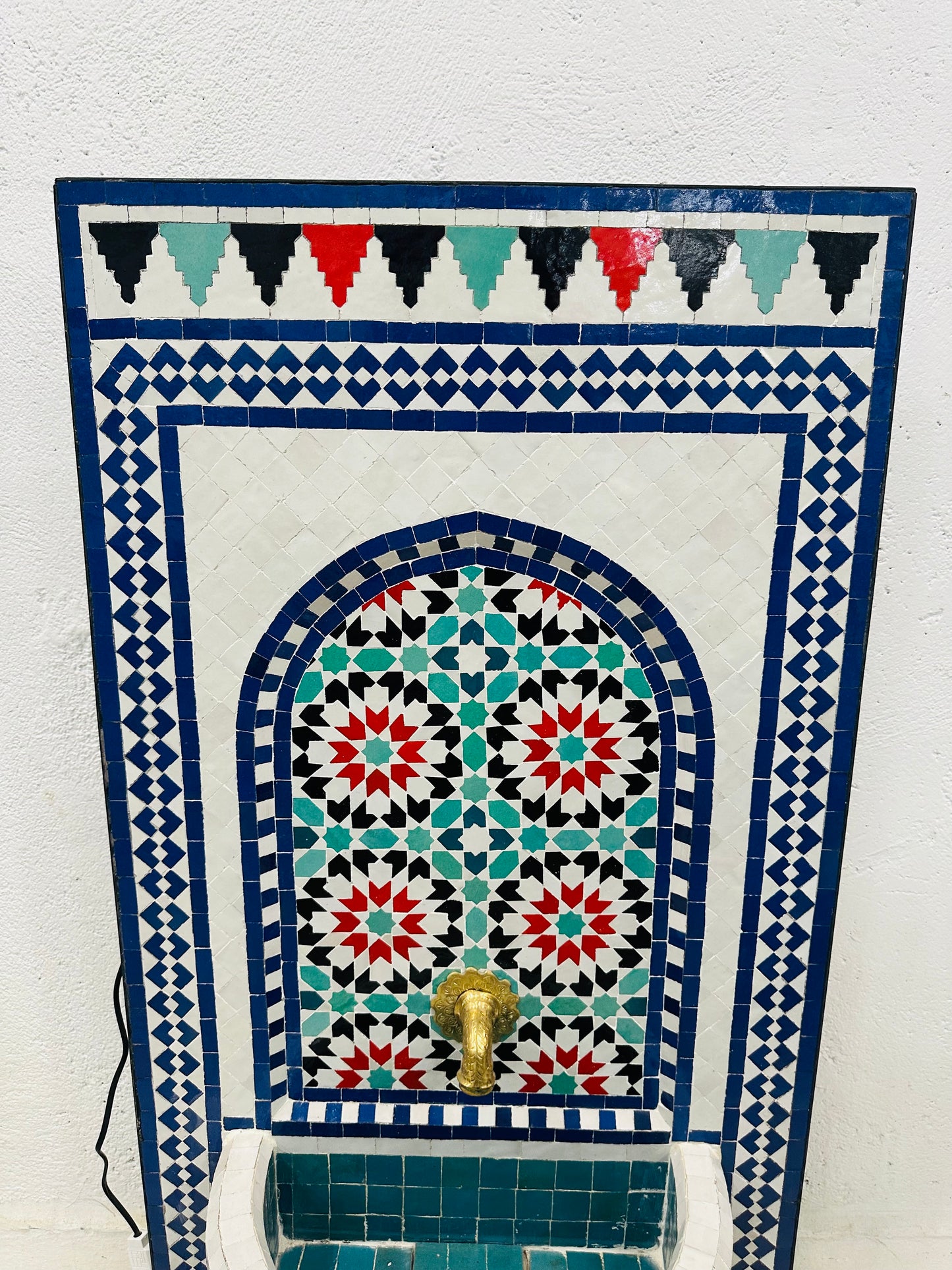 Handcrafted Moroccan Zellige Fountain – A Timeless Mosaic Beauty
