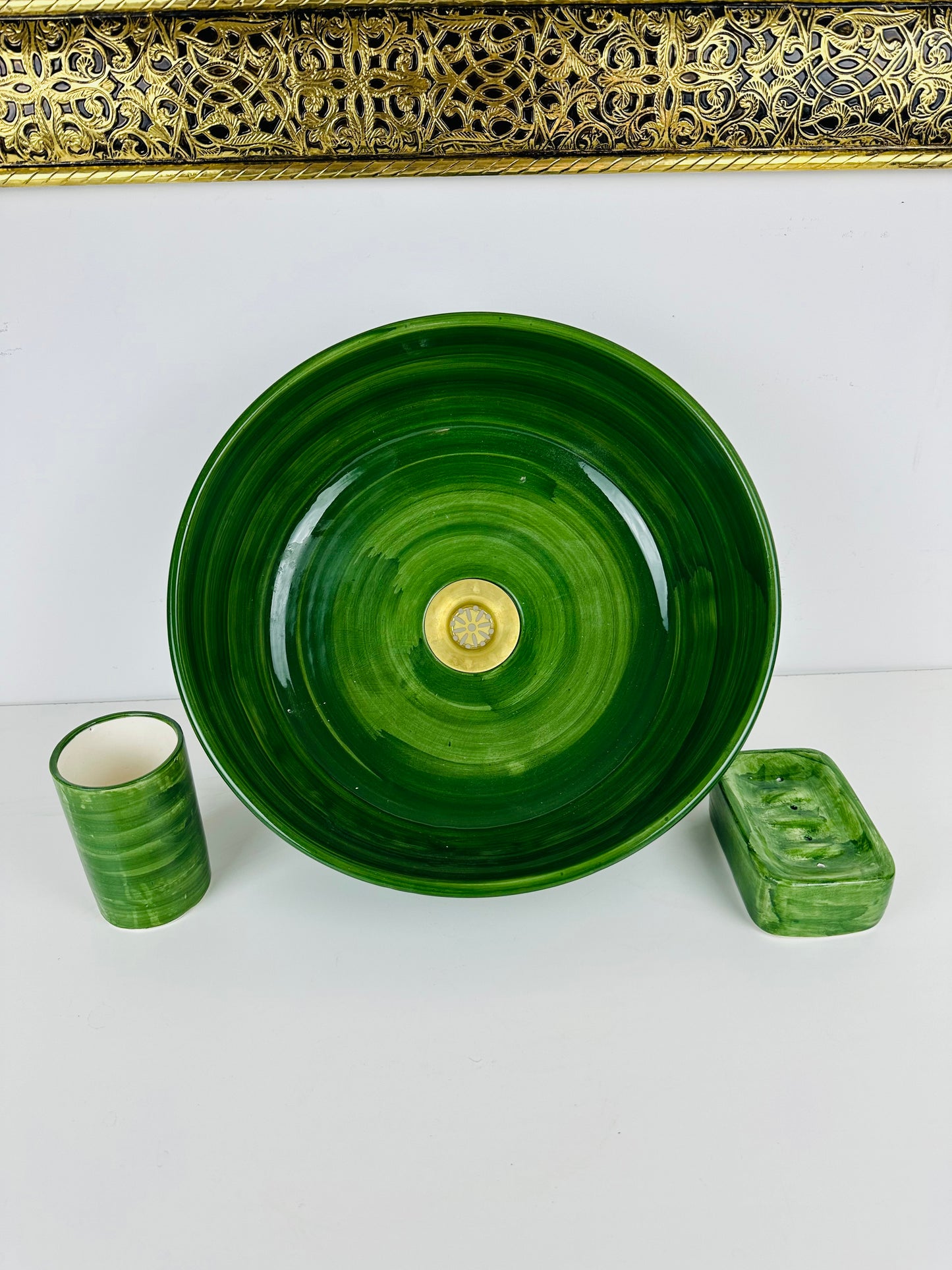 Emerald Elegance: Handcrafted Ceramic Sink in Unicolor Green