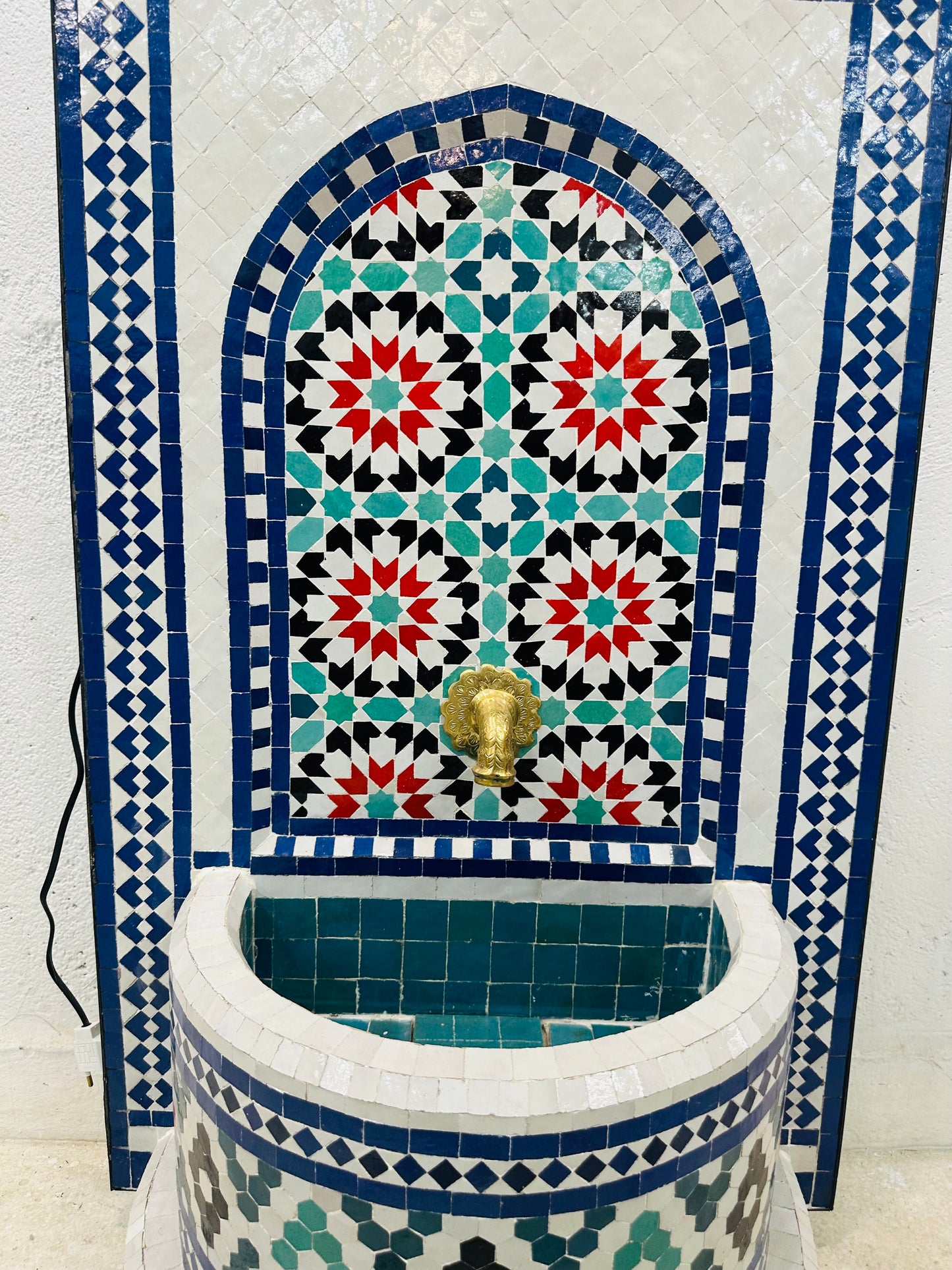 Handcrafted Moroccan Zellige Fountain – A Timeless Mosaic Beauty