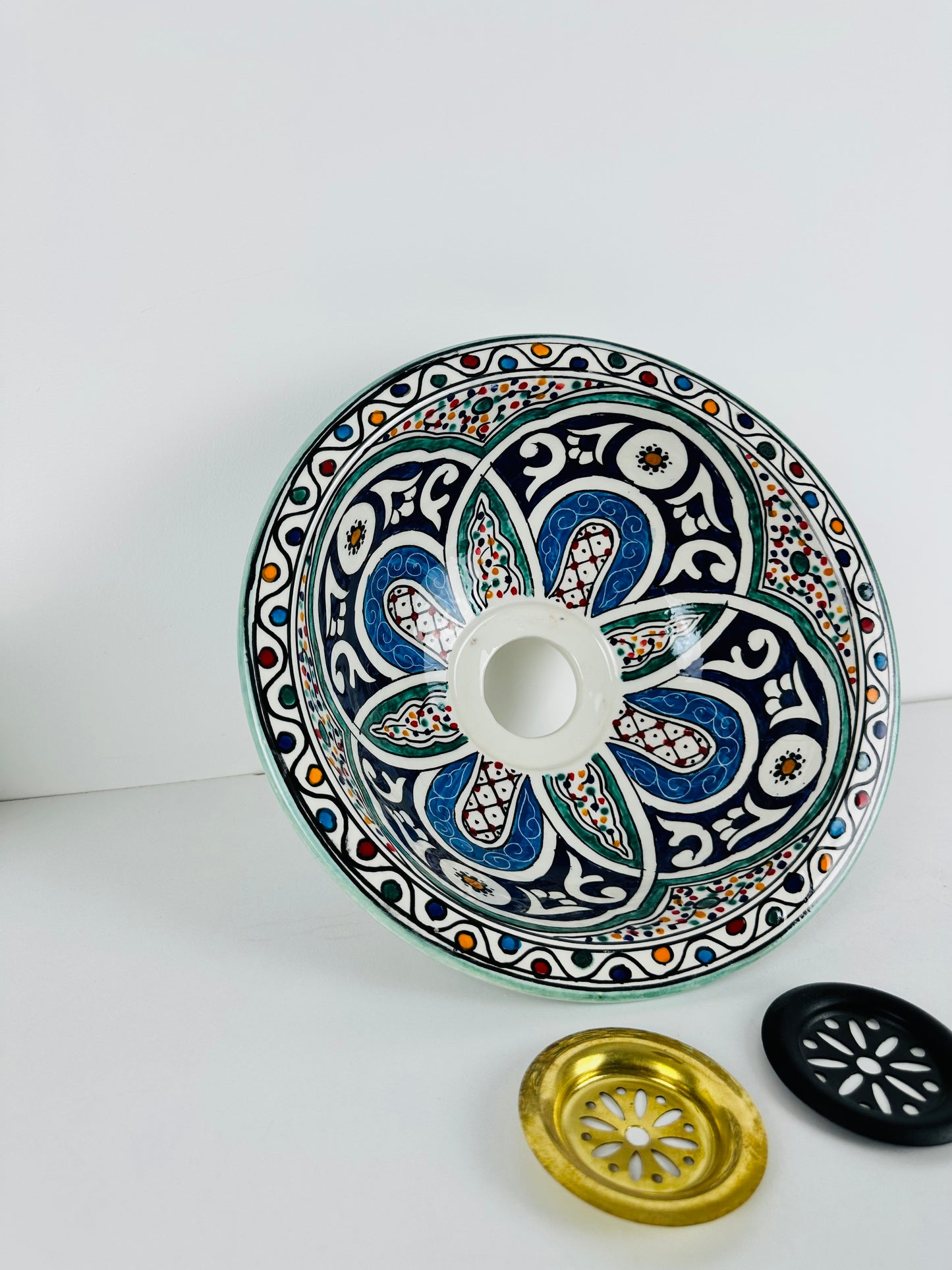 Moroccan Beauty Mosaic : Handcrafted Ceramic Sink with Traditional Moroccan Colors