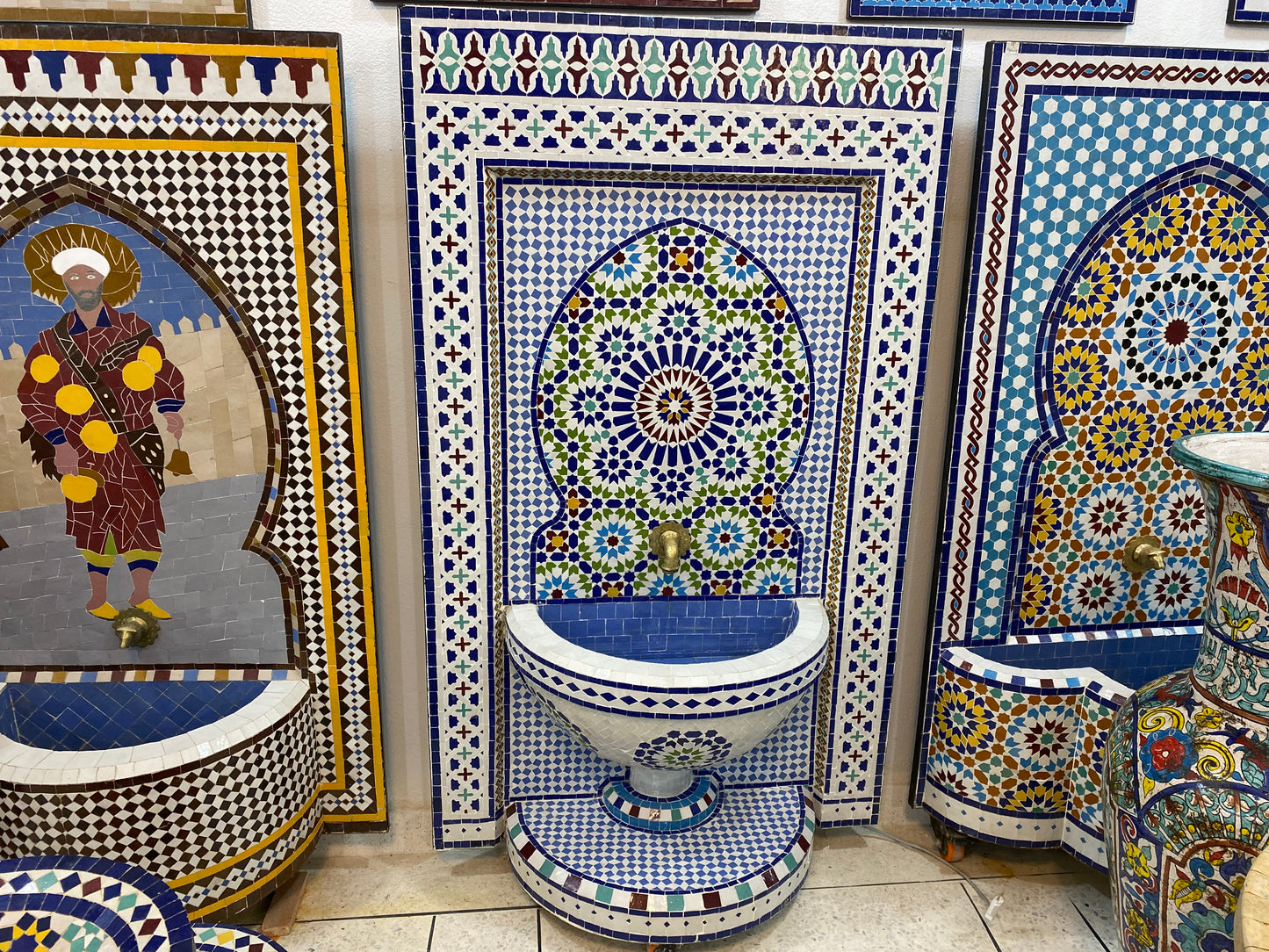 Handcrafted Moroccan Zellige Fountain – An Exquisite Blend of Art & Functionality