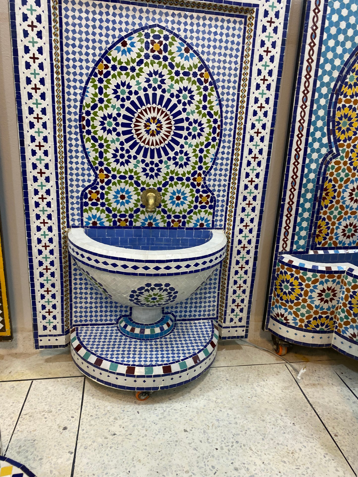 Handcrafted Moroccan Zellige Fountain – An Exquisite Blend of Art & Functionality