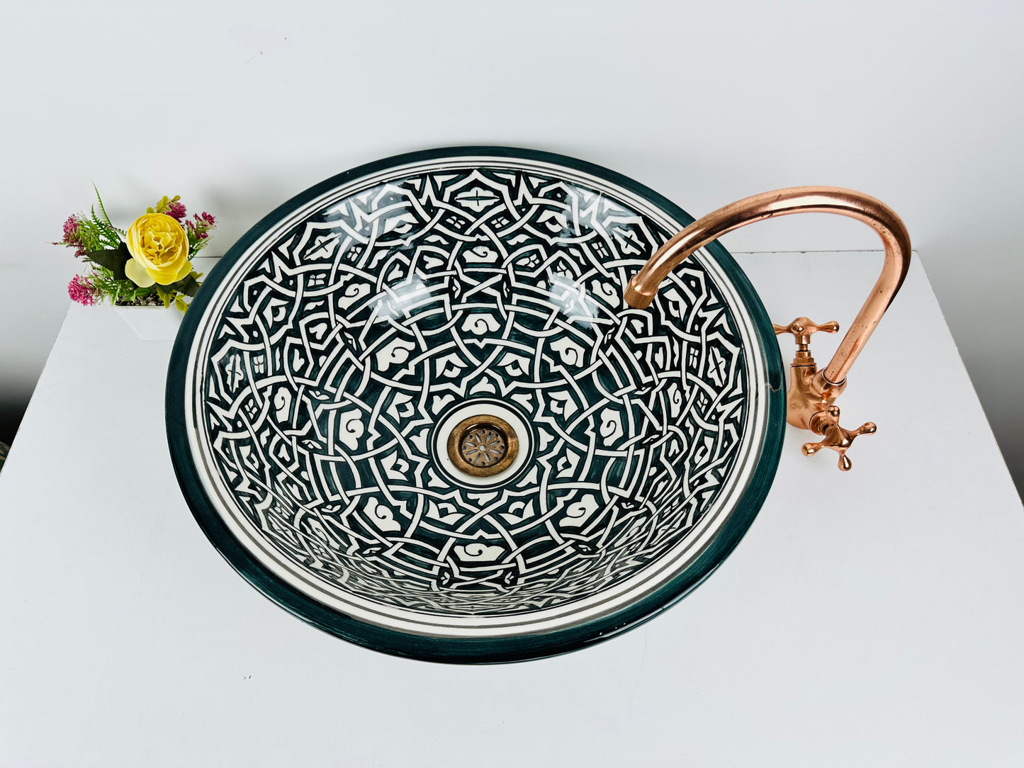 Black beauty : Handcrafted Ceramic Sink in Classic Black