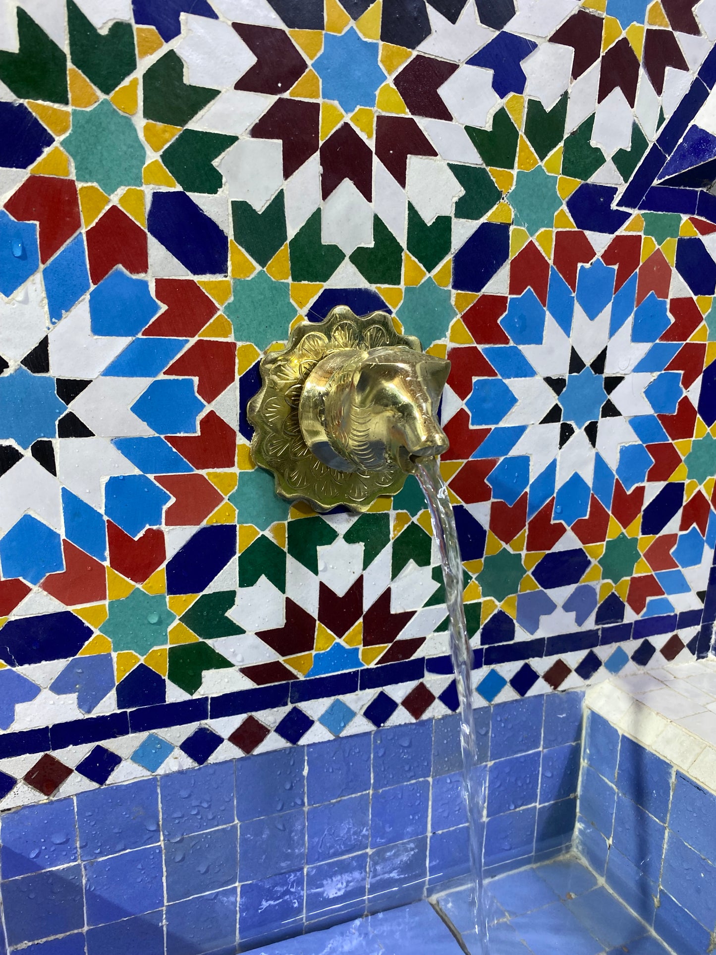 Exquisite Moroccan Zellige Fountain – A True Masterpiece